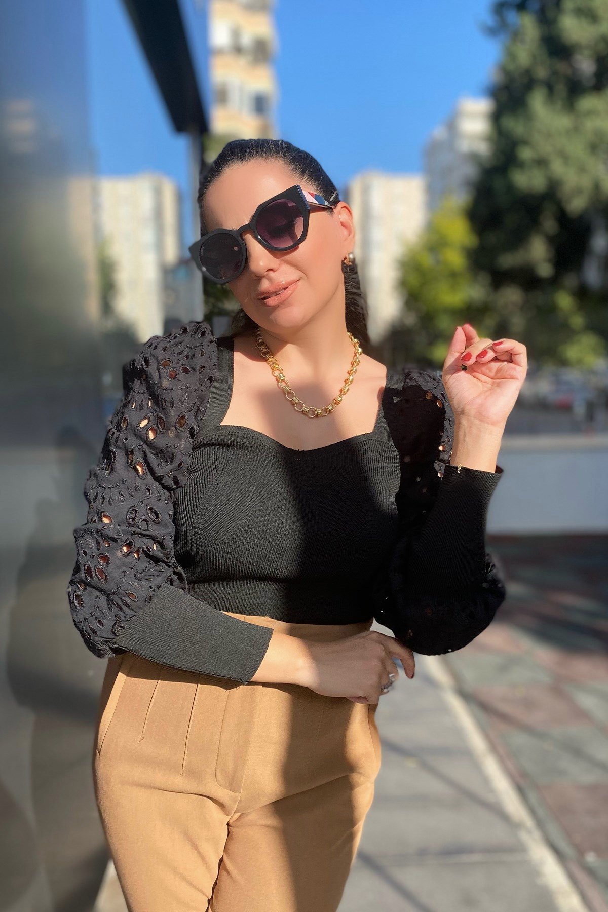 Balon Kol Siyah Güpür Detaylı Bluz 