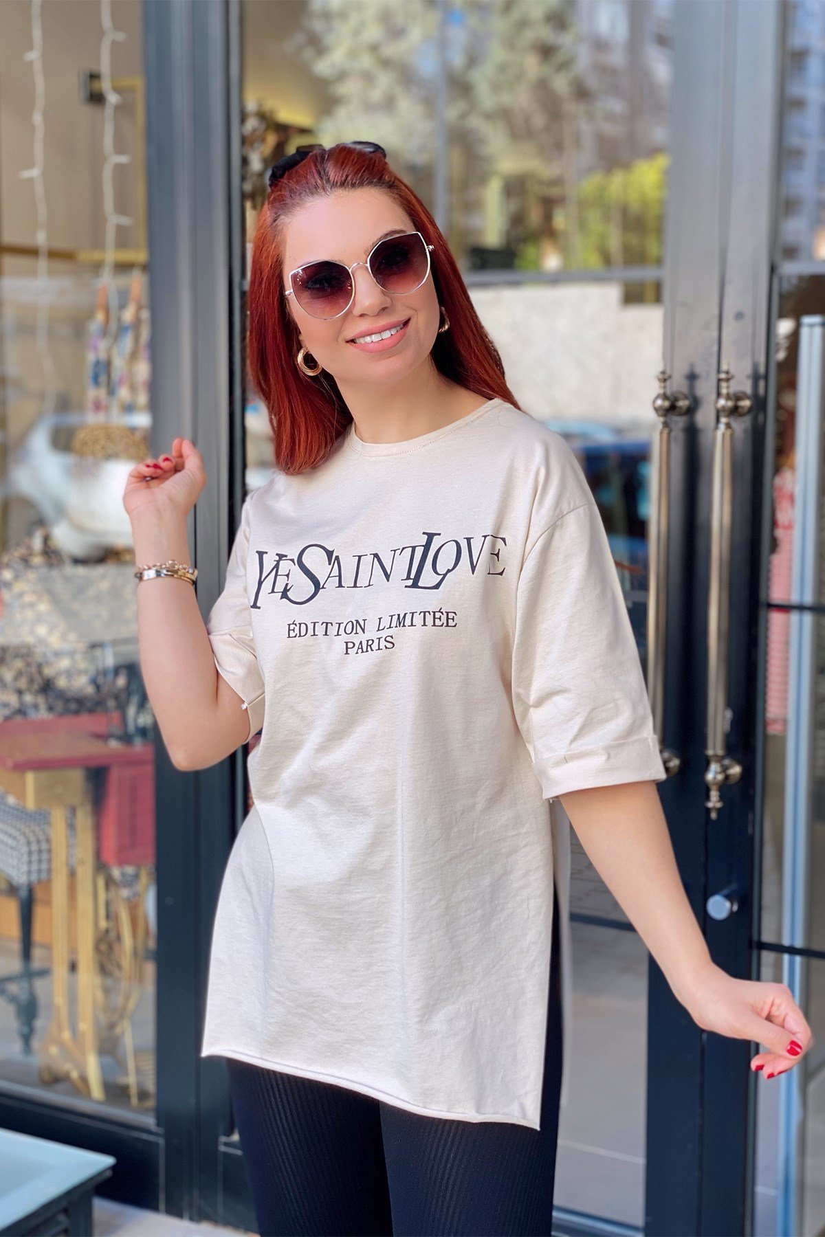 Bej Baskılı Yırtmaçlı Tshirt