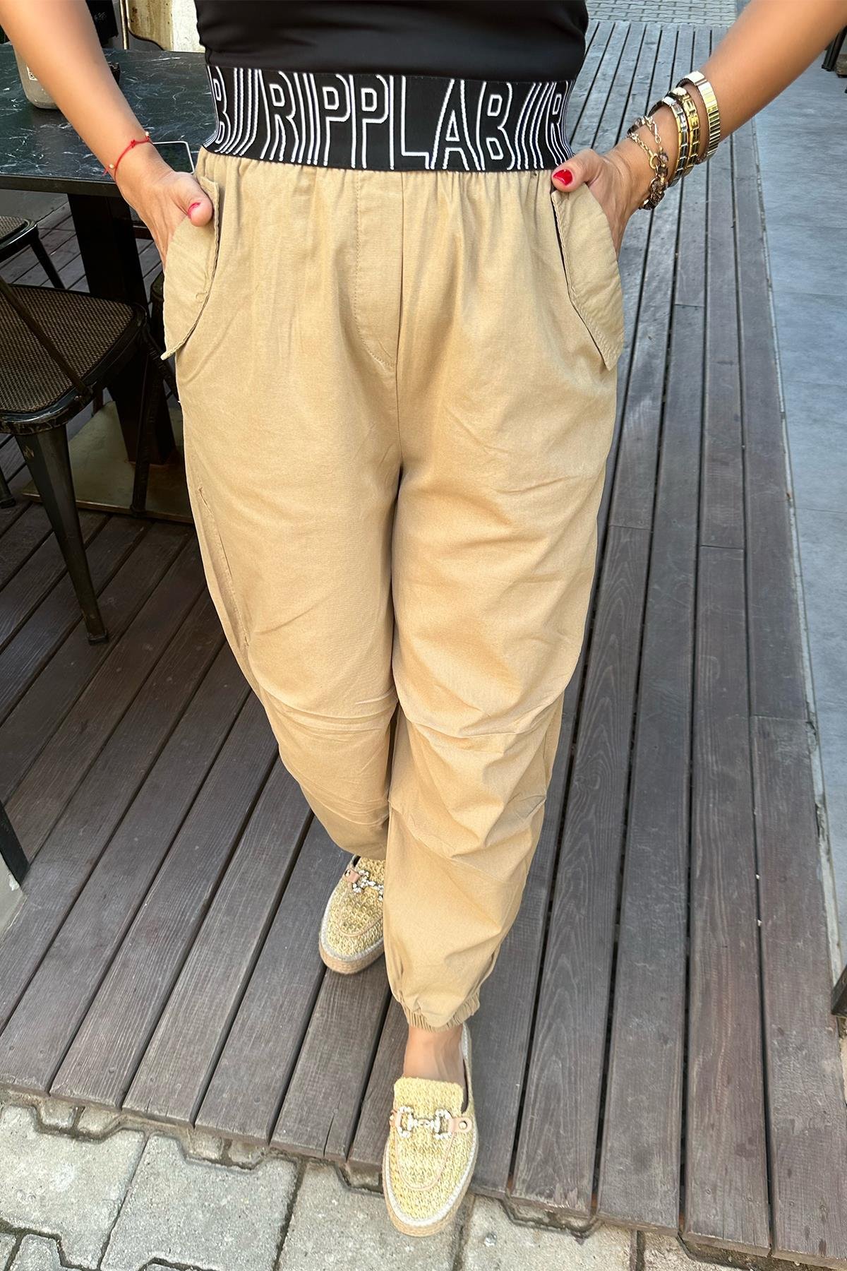 Bej Renk Beli Lastikli Yazılı Pantolon