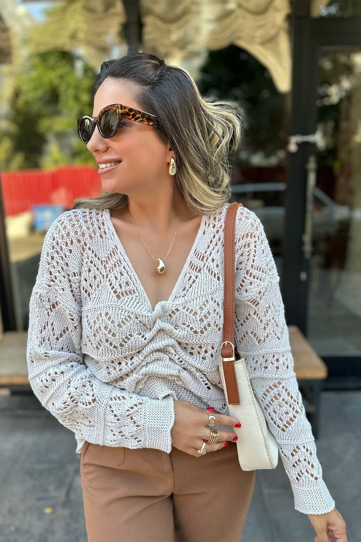 Bej Renk Önden Büzgülü Ajurlu Triko 