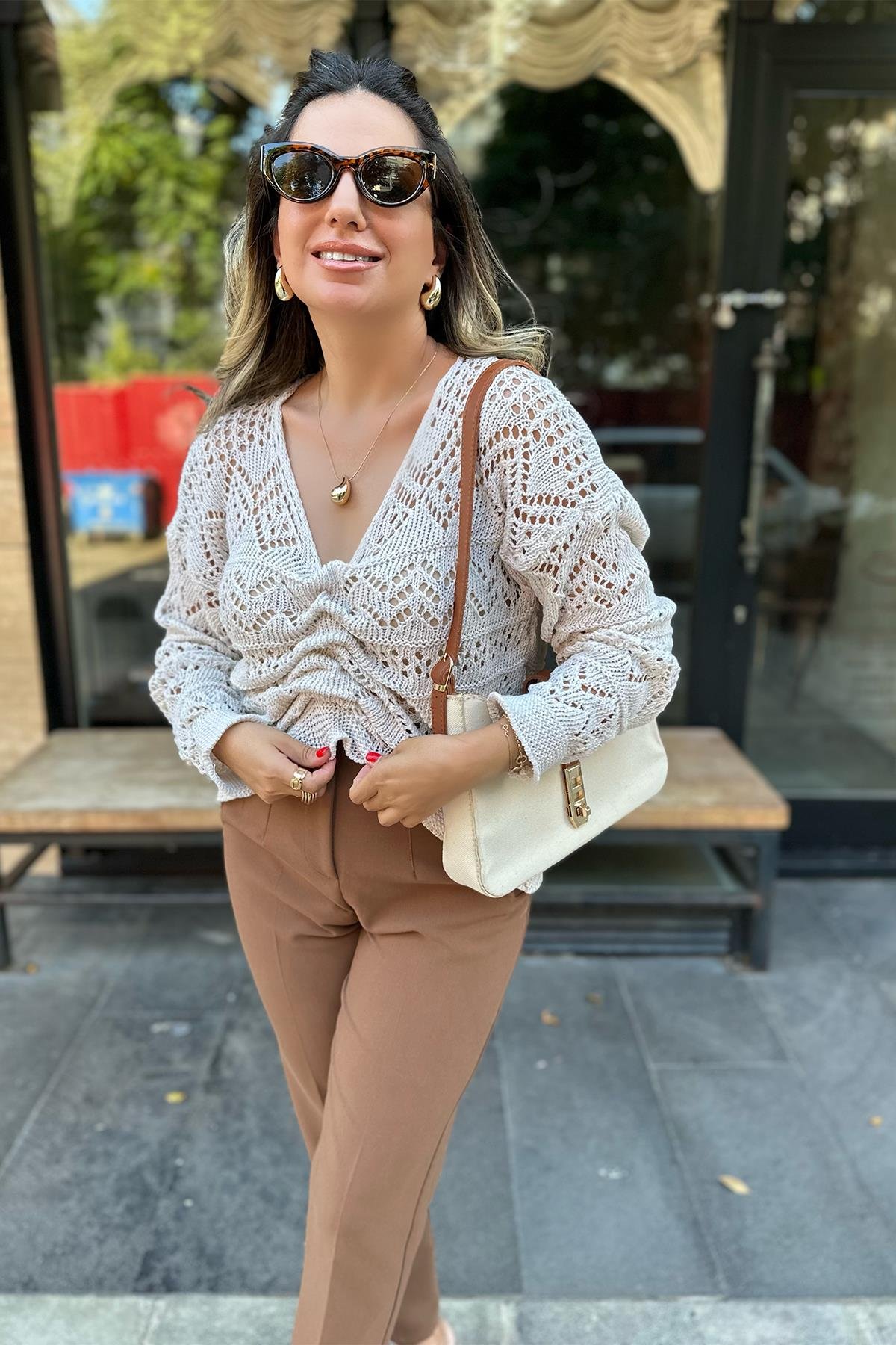 Bej Renk Önden Büzgülü Ajurlu Triko 