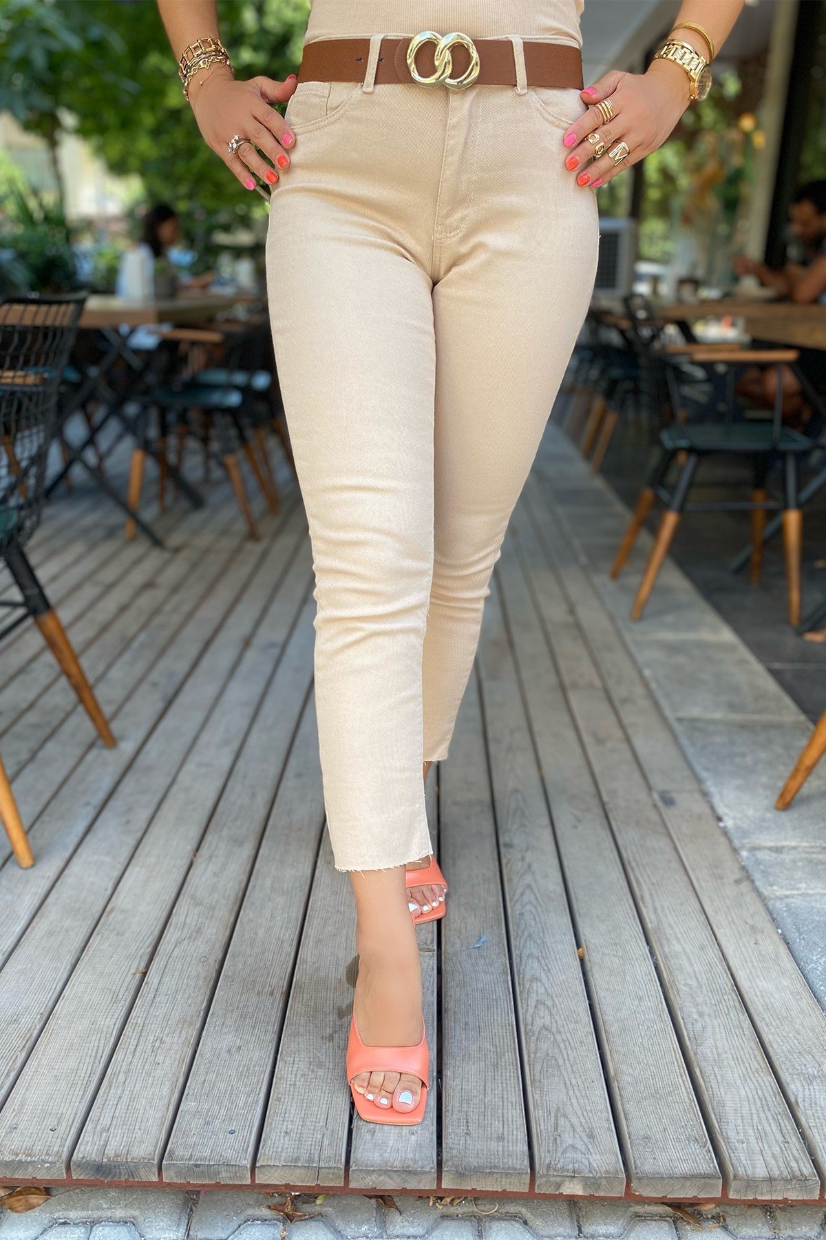 Bej Renk Paça Kesik  Pantolon