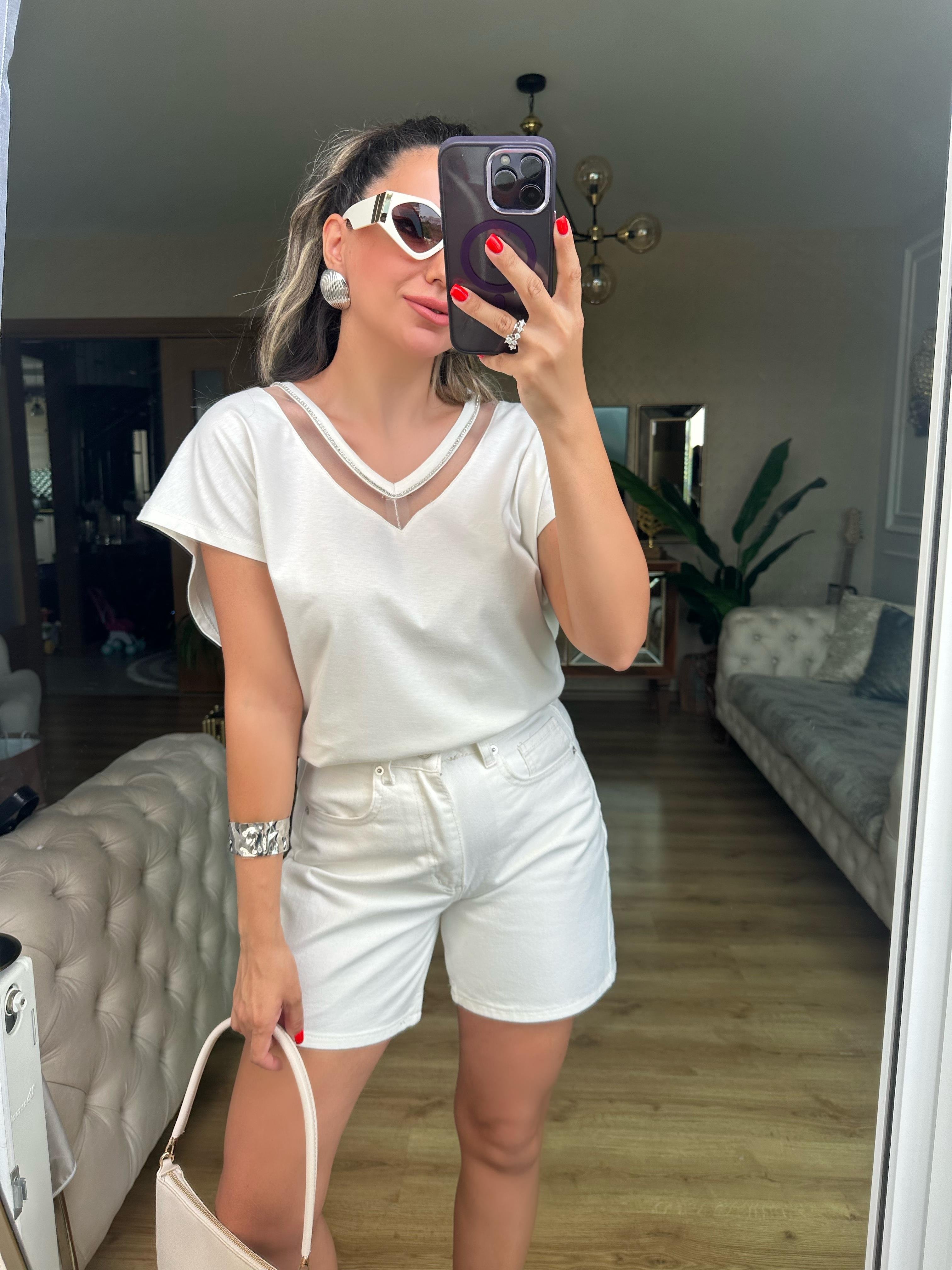 Bej Taşlı V Yaka Bluz