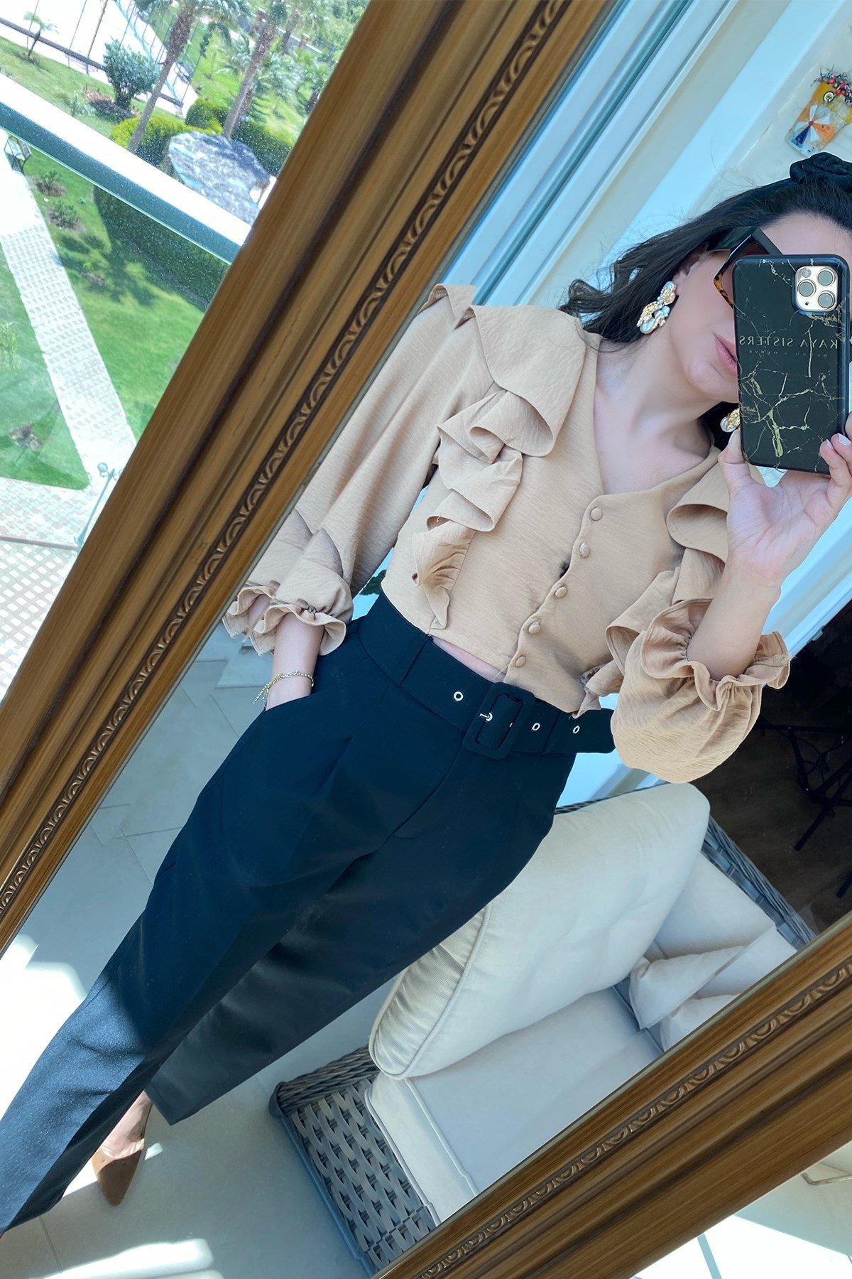 Bej Volanlı Kısa Gömlek Bluz