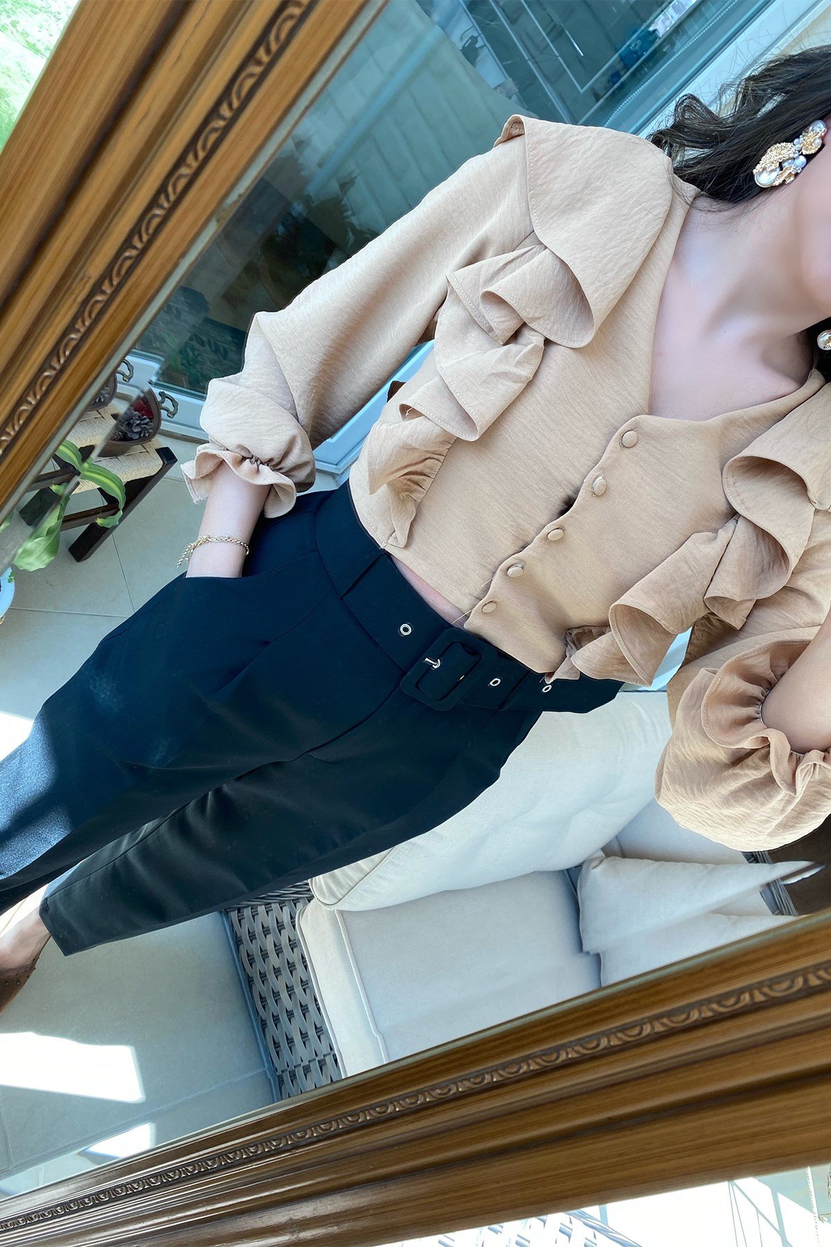 Bej Volanlı Kısa Gömlek Bluz