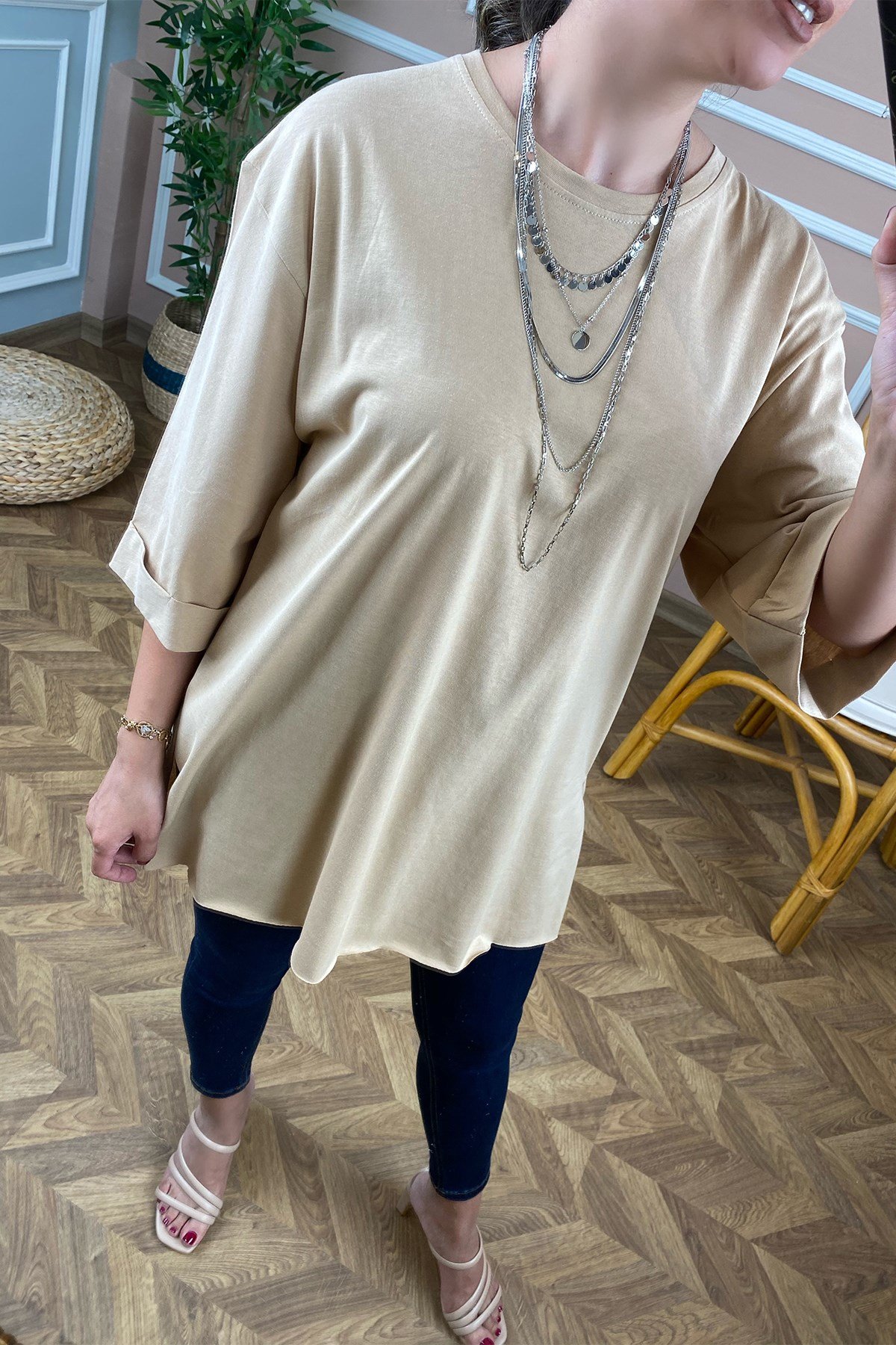 Bej Yandan Yırtmaçlı Basic Tshirt 