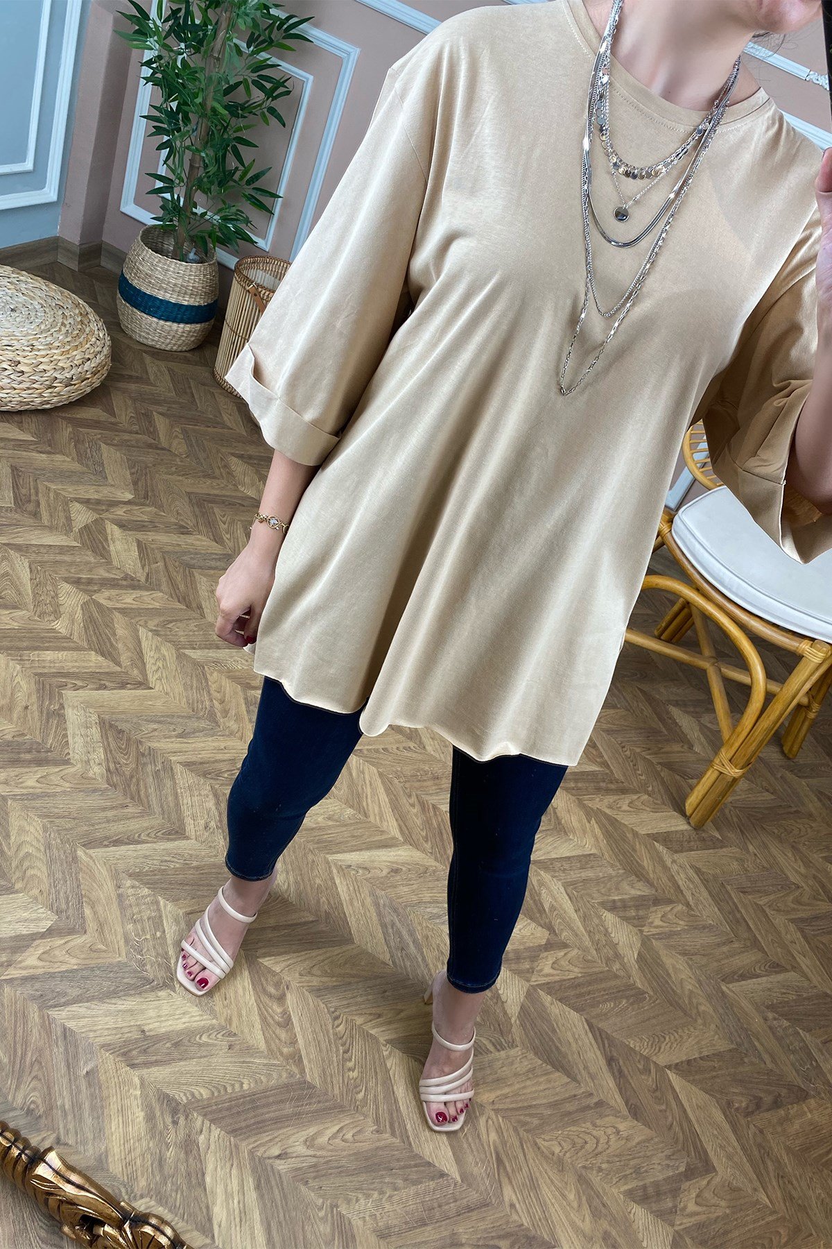 Bej Yandan Yırtmaçlı Basic Tshirt 