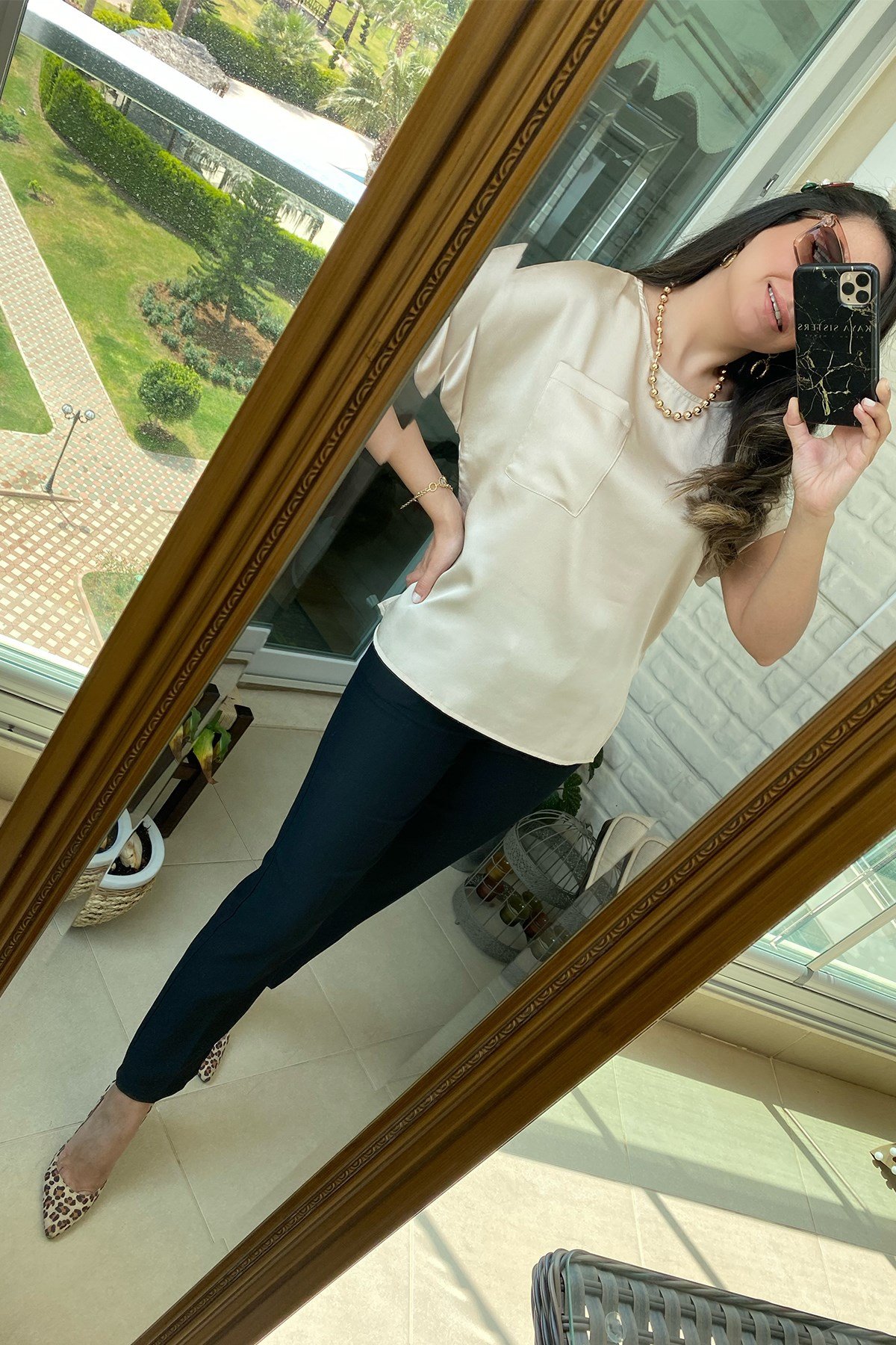 Bej Yarım Kollu Saten Bluz 