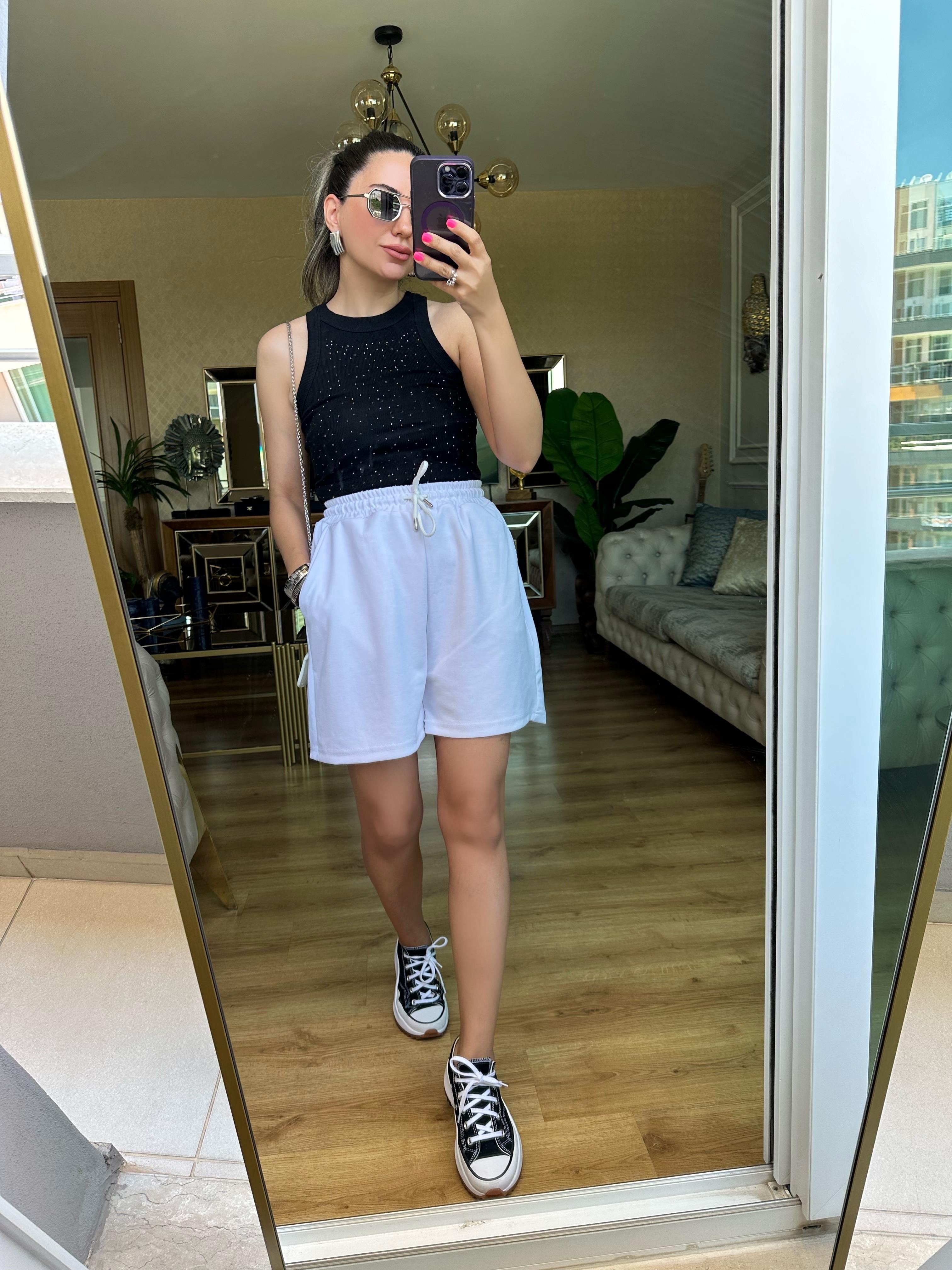 Beli Lastikli Beyaz Oys Şort