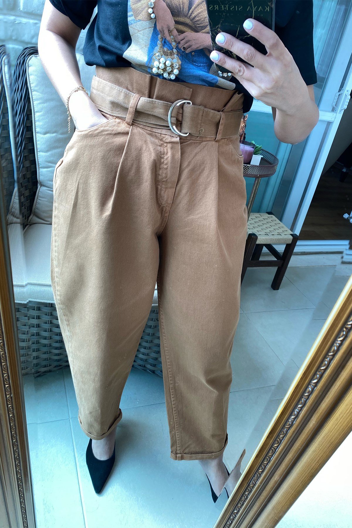 Beli Pileli Kemerli Tokalı Pantolon