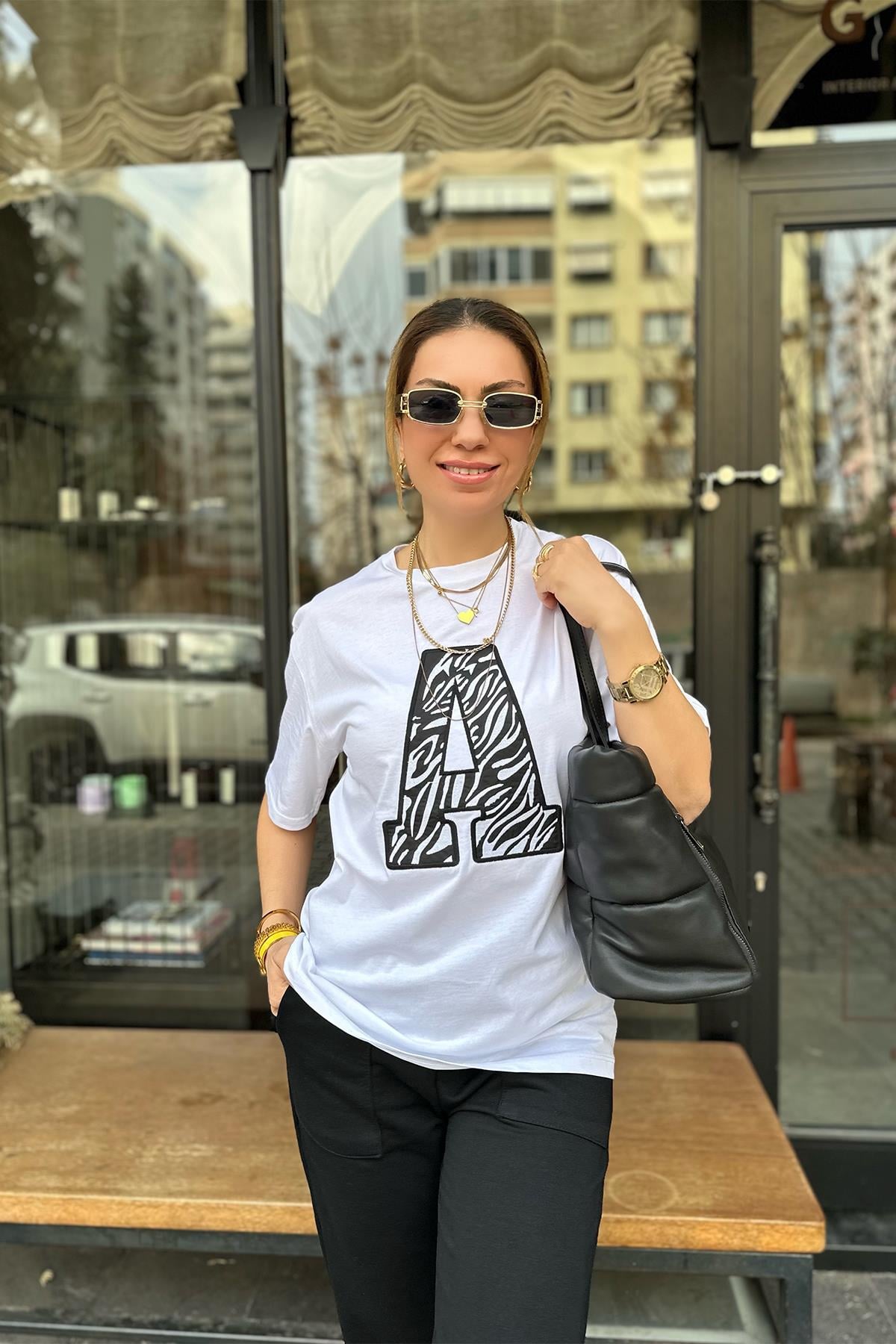 Beyaz A Baskılı Tshirt