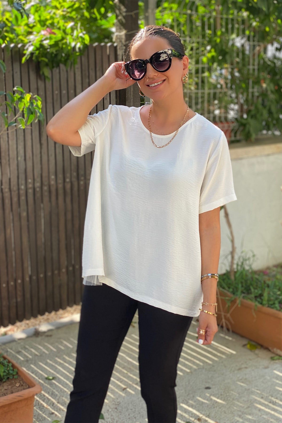 Beyaz Arka Tül Detay Bluz