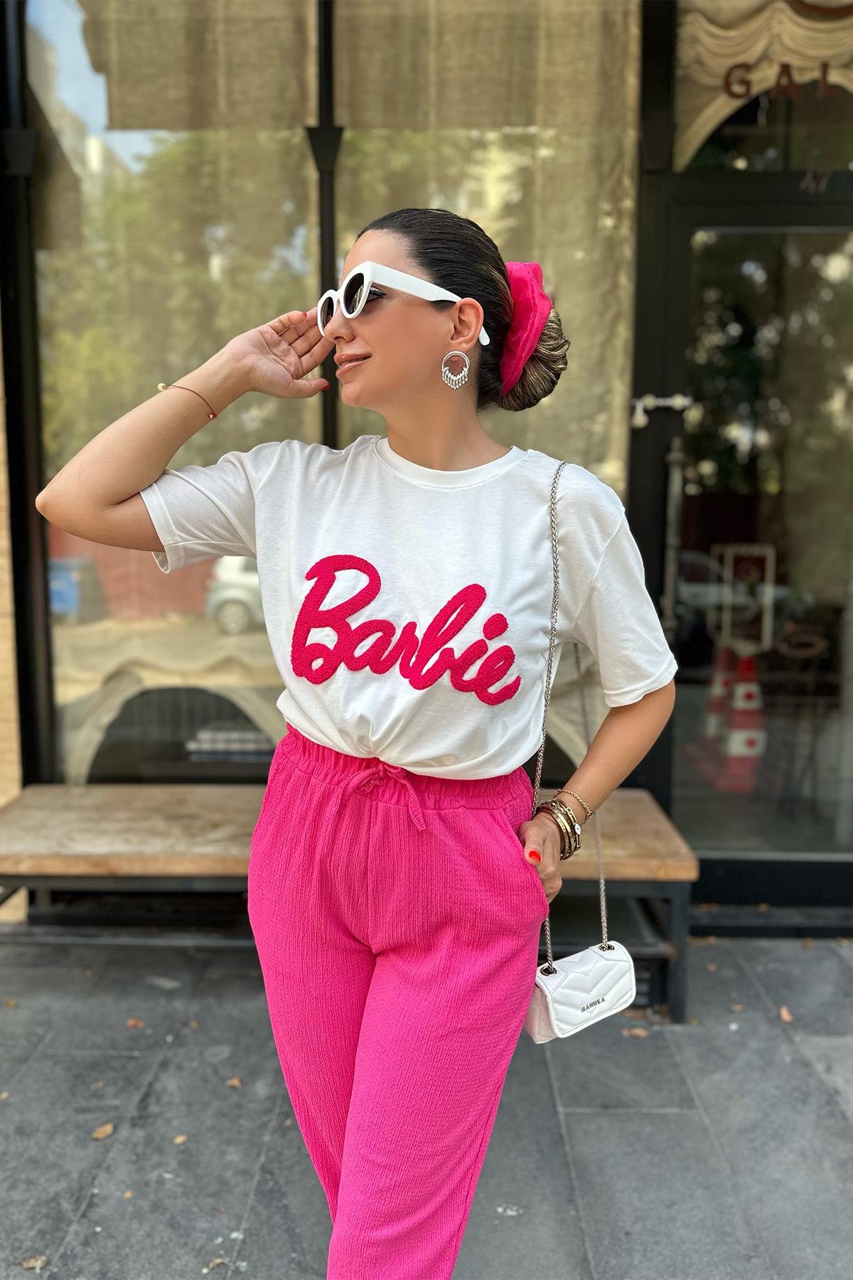 Beyaz Barbie İşlemeli Tshirt