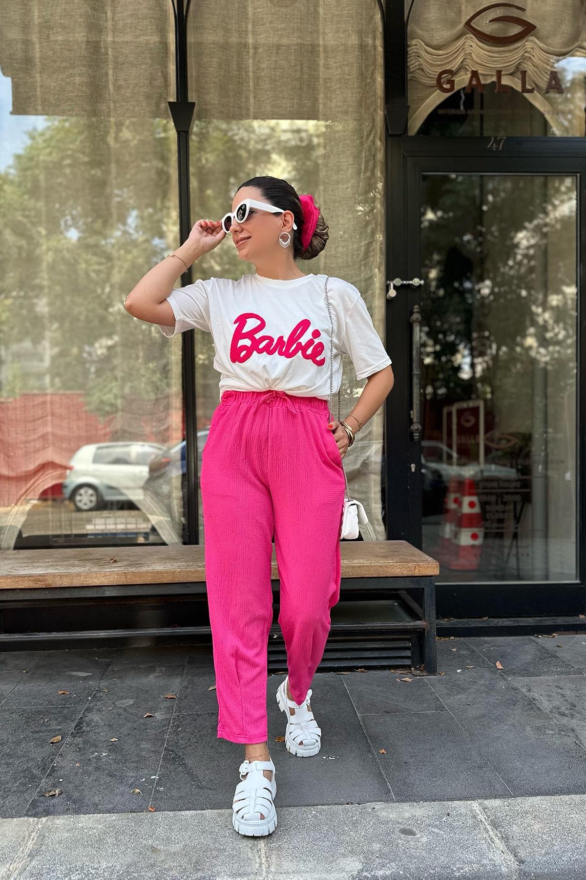 Beyaz Barbie İşlemeli Tshirt