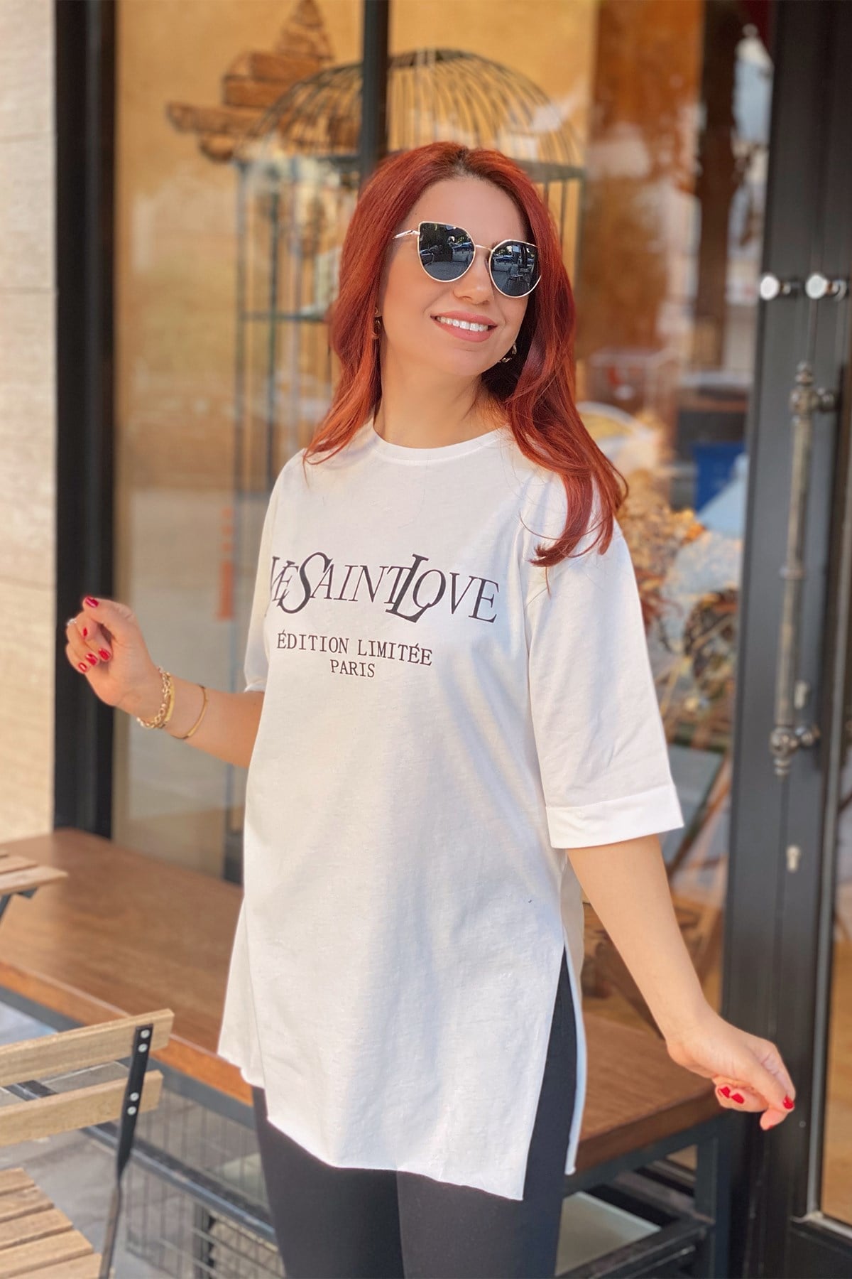 Beyaz Baskılı Yırtmaçlı Tshirt
