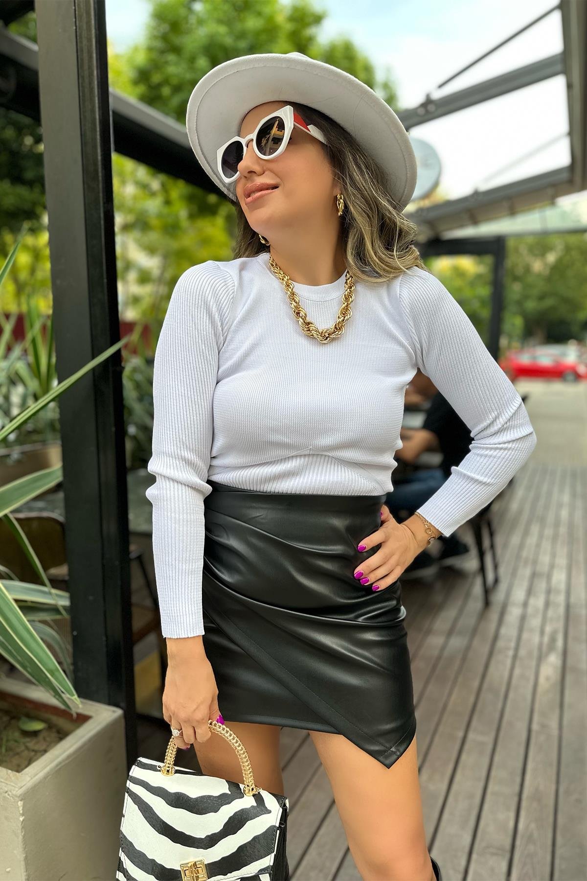 Beyaz Bisiklet Yaka Triko Bluz