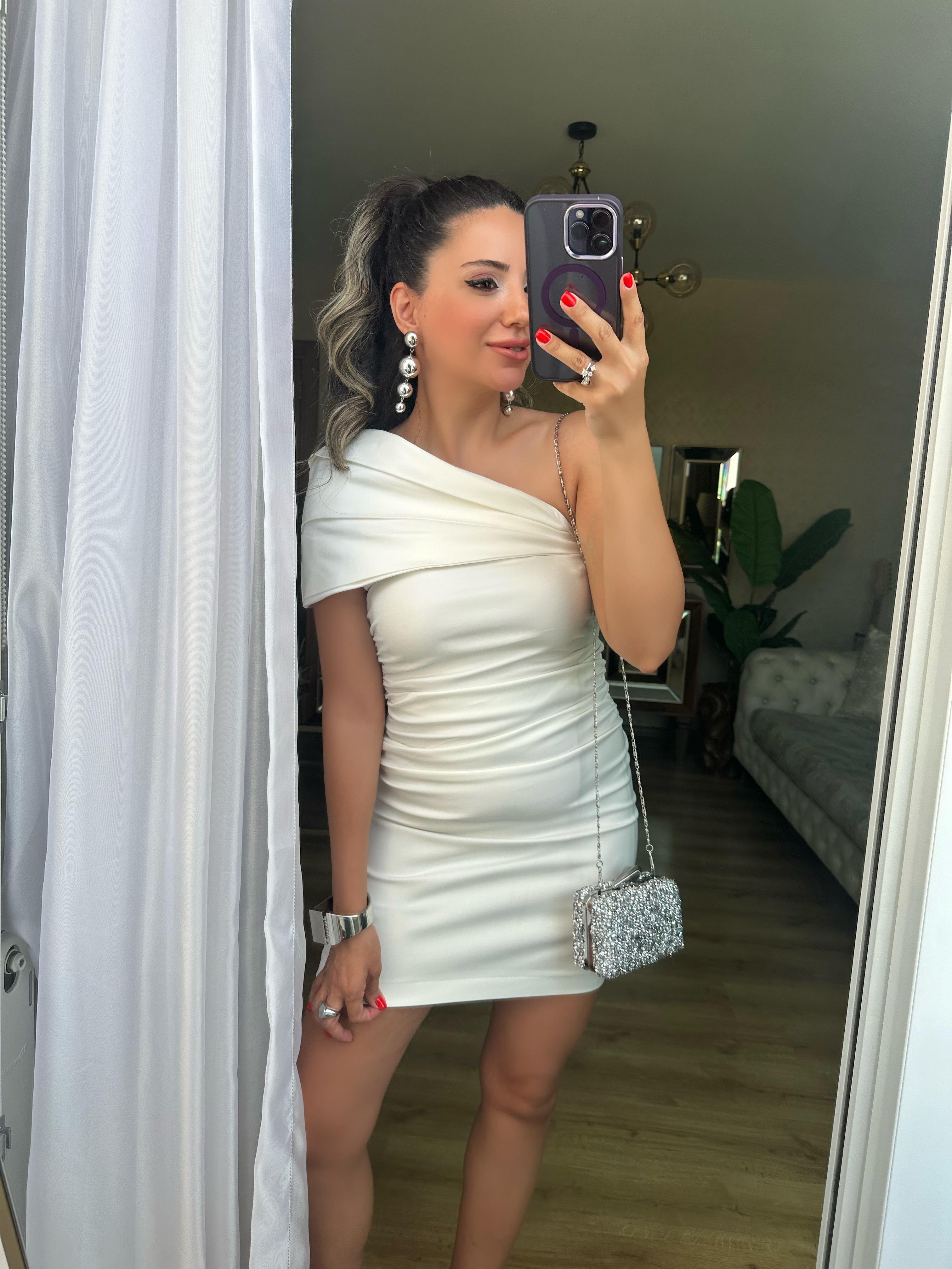 Beyaz Drape Detaylı Tek Omuz Elbise