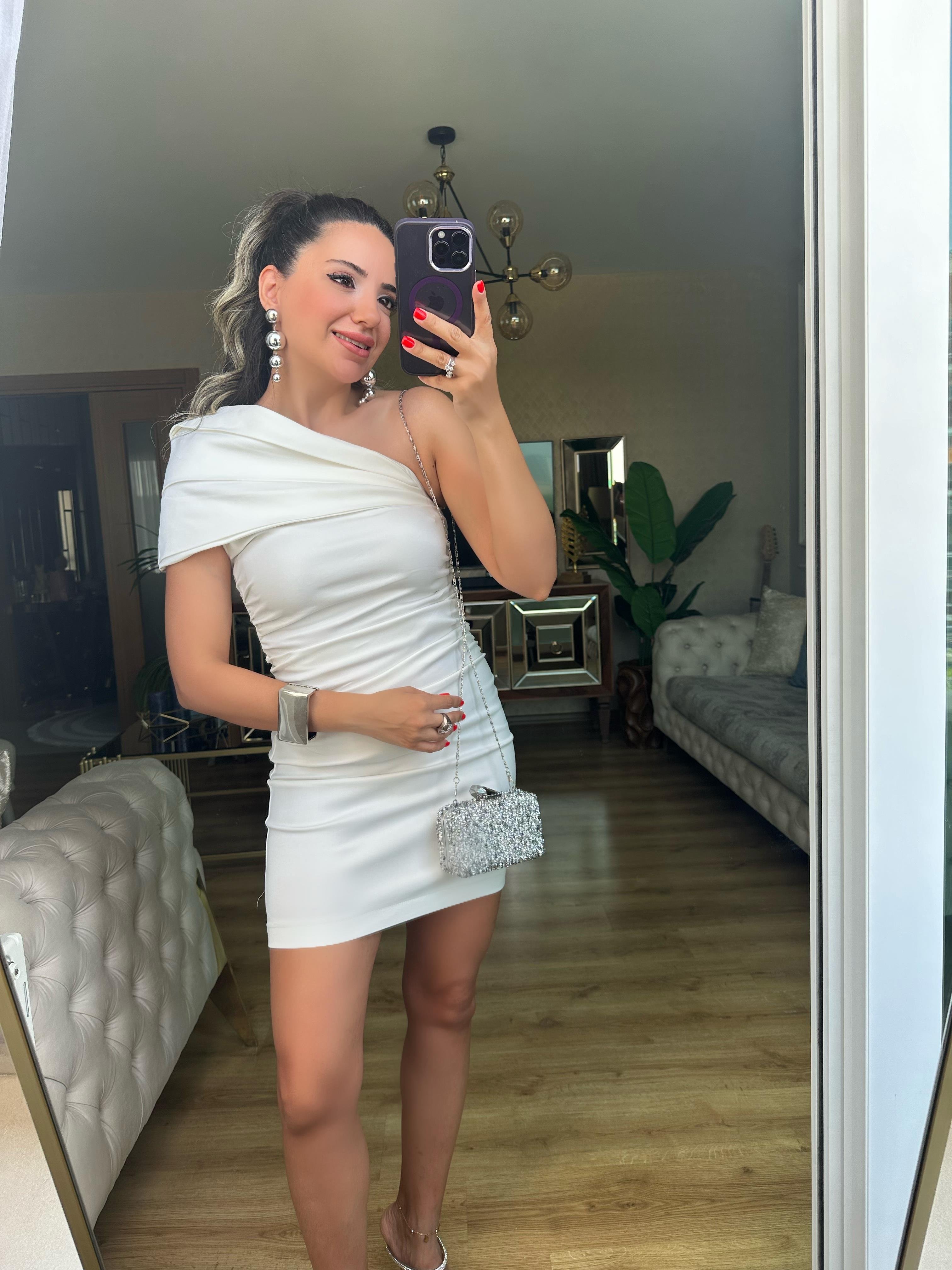 Beyaz Drape Detaylı Tek Omuz Elbise