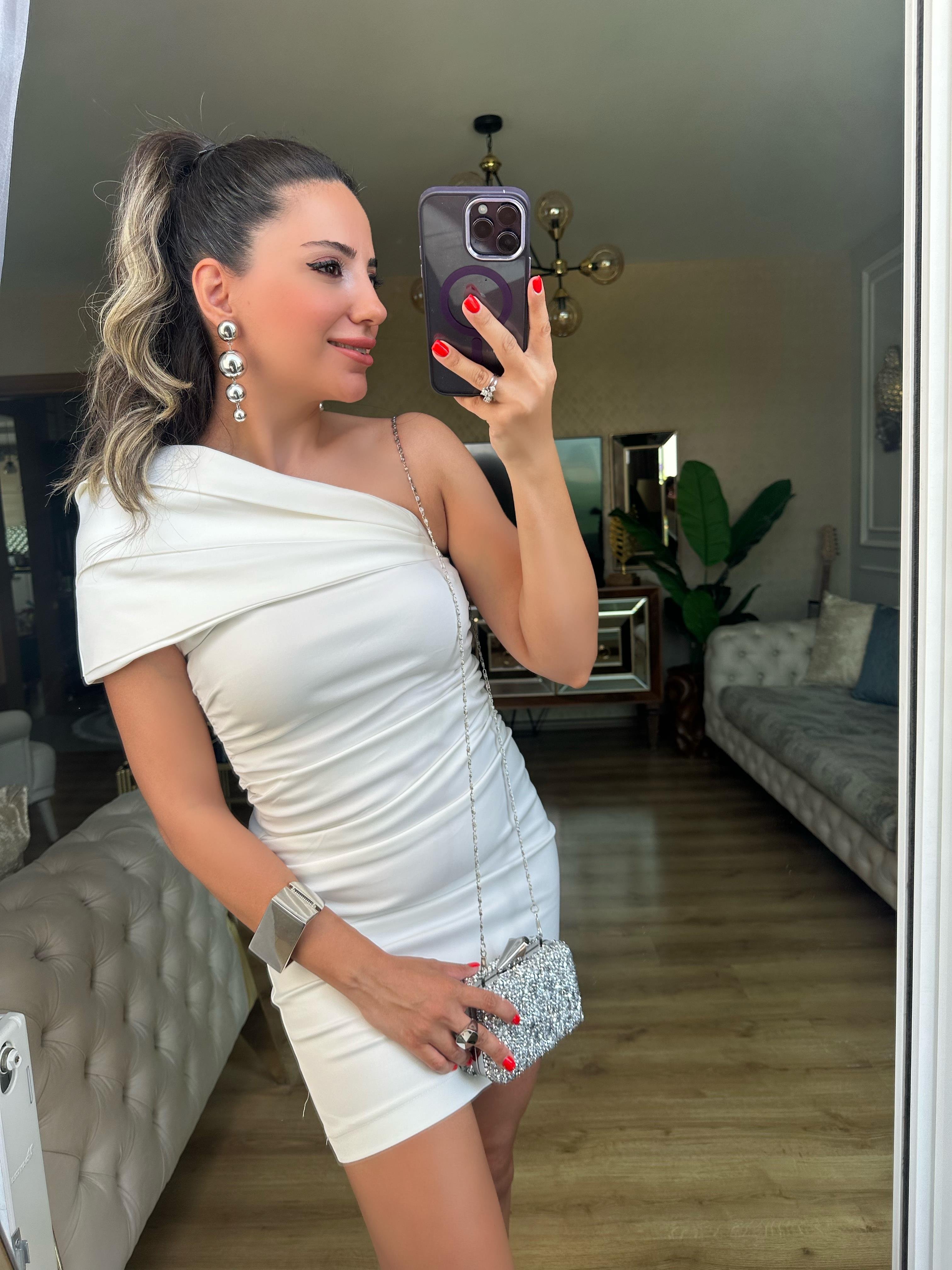 Beyaz Drape Detaylı Tek Omuz Elbise