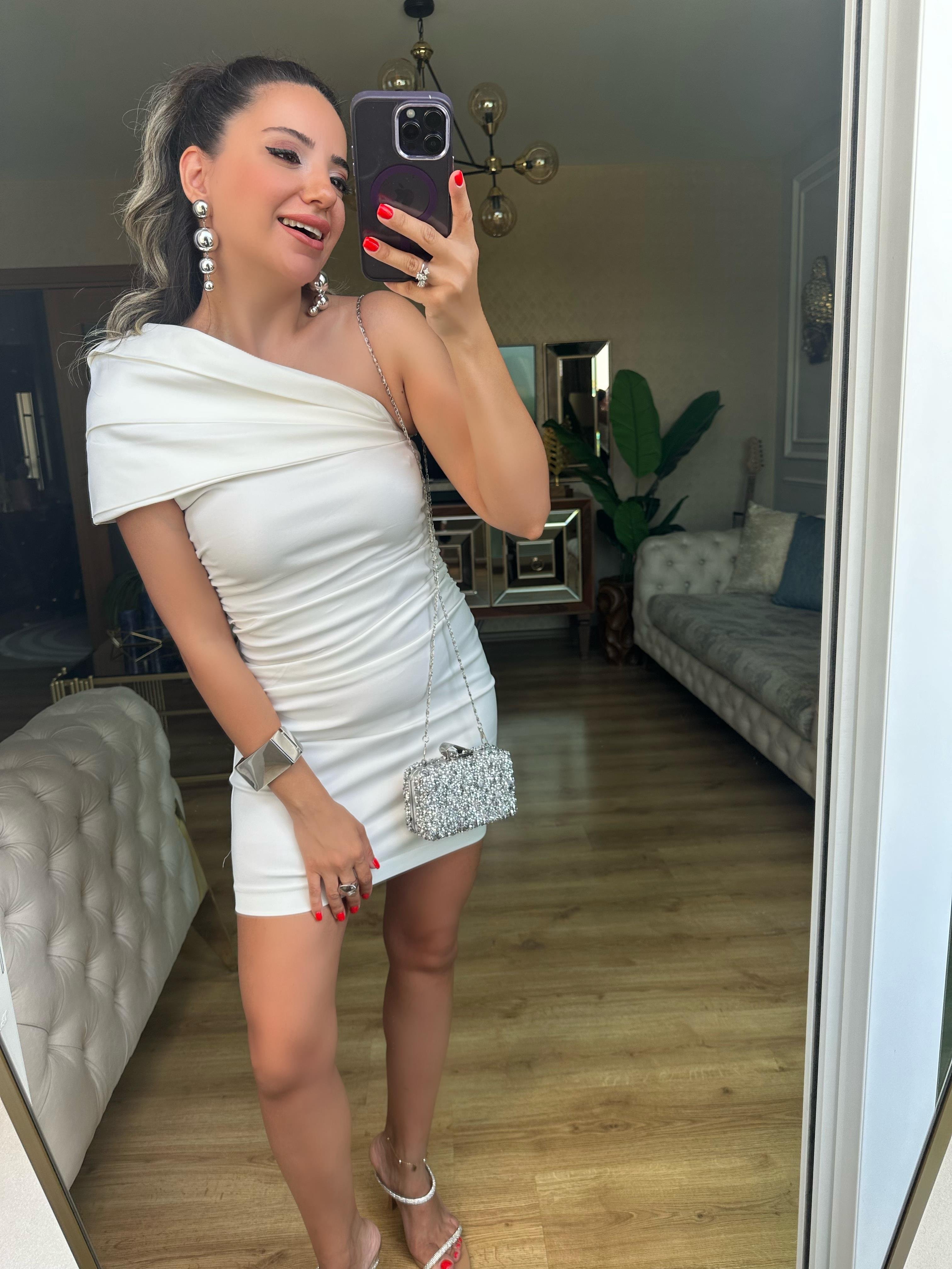 Beyaz Drape Detaylı Tek Omuz Elbise