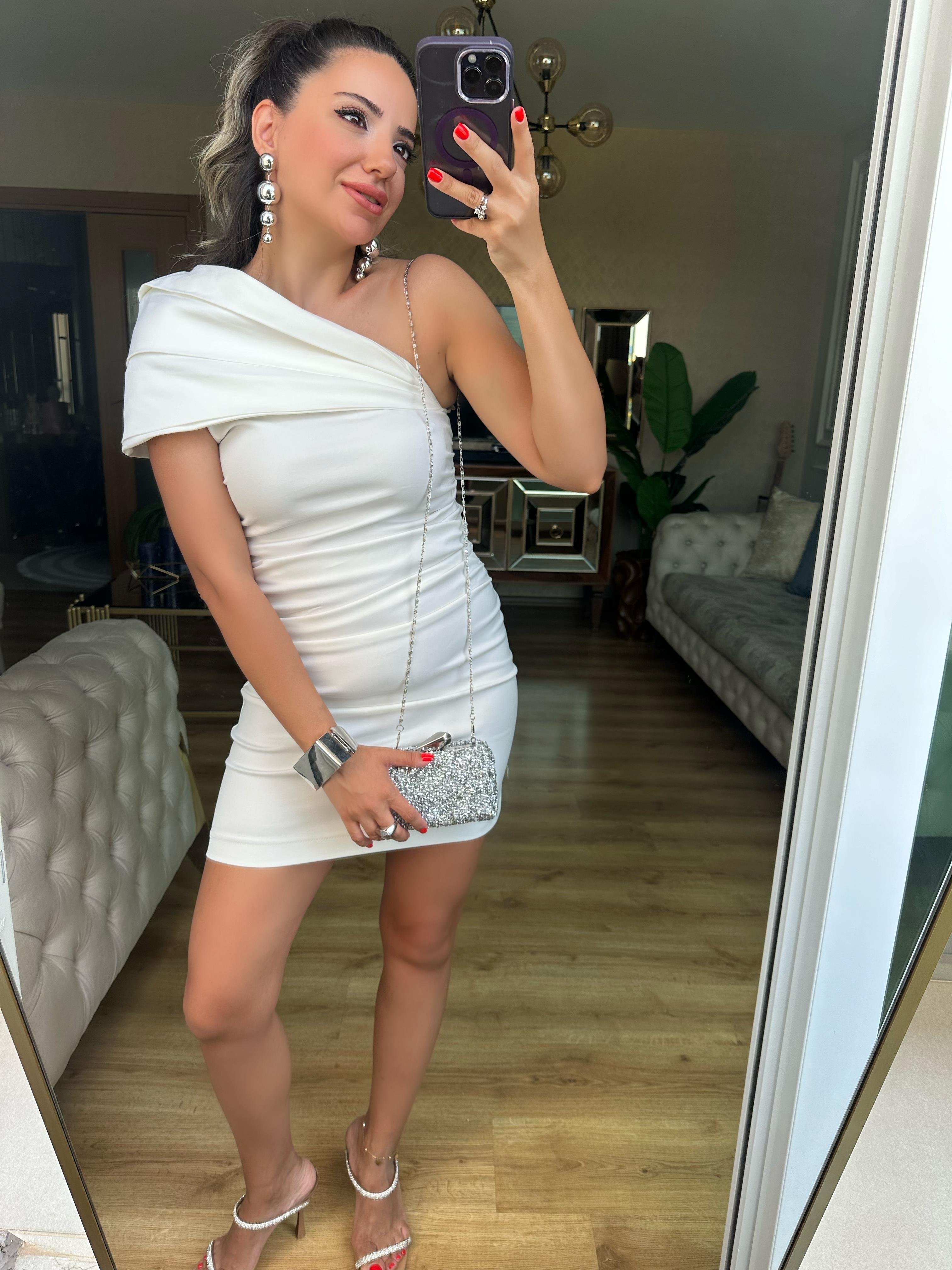 Beyaz Drape Detaylı Tek Omuz Elbise