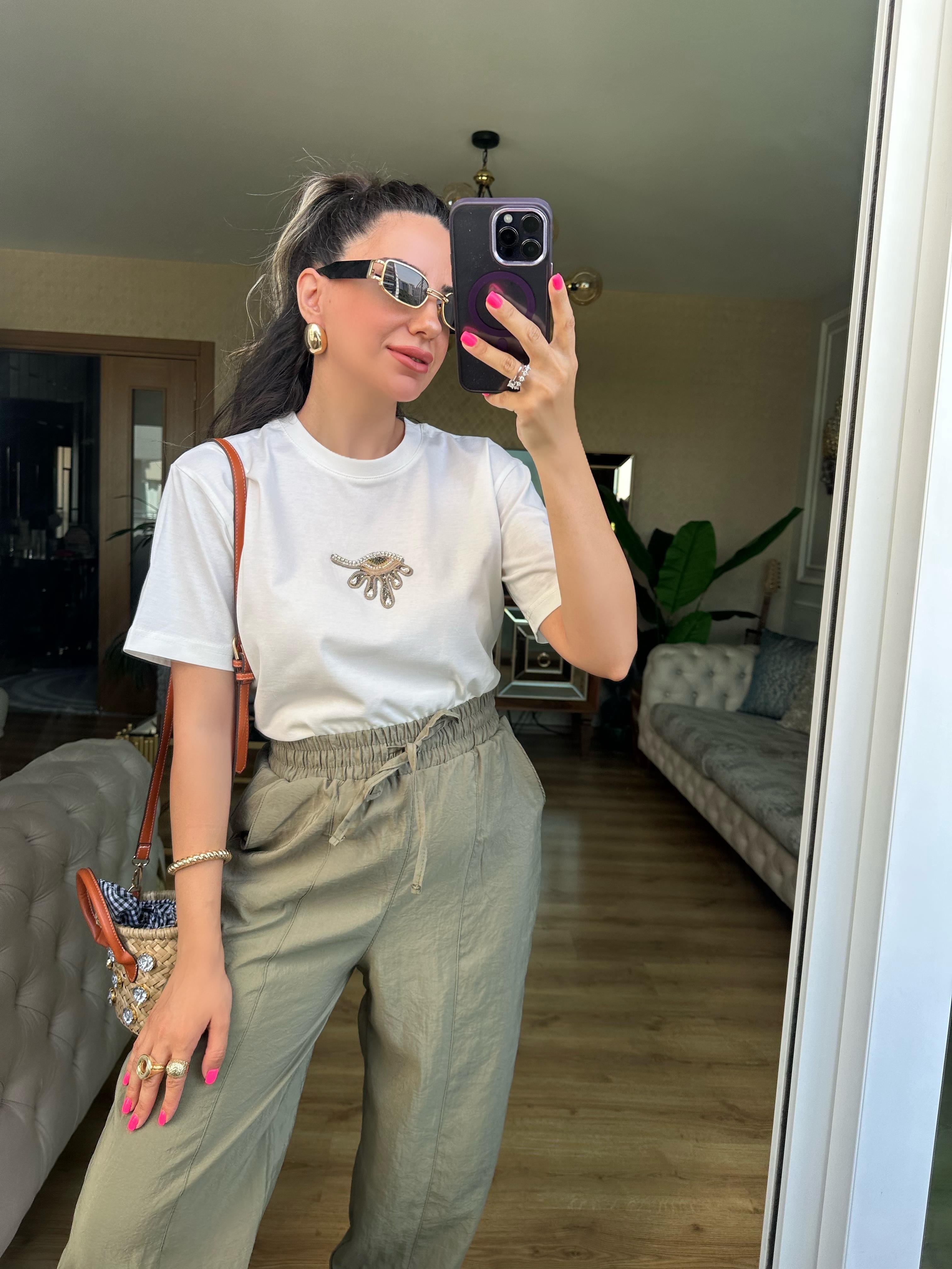 Beyaz Göz Taşlı Tshirt