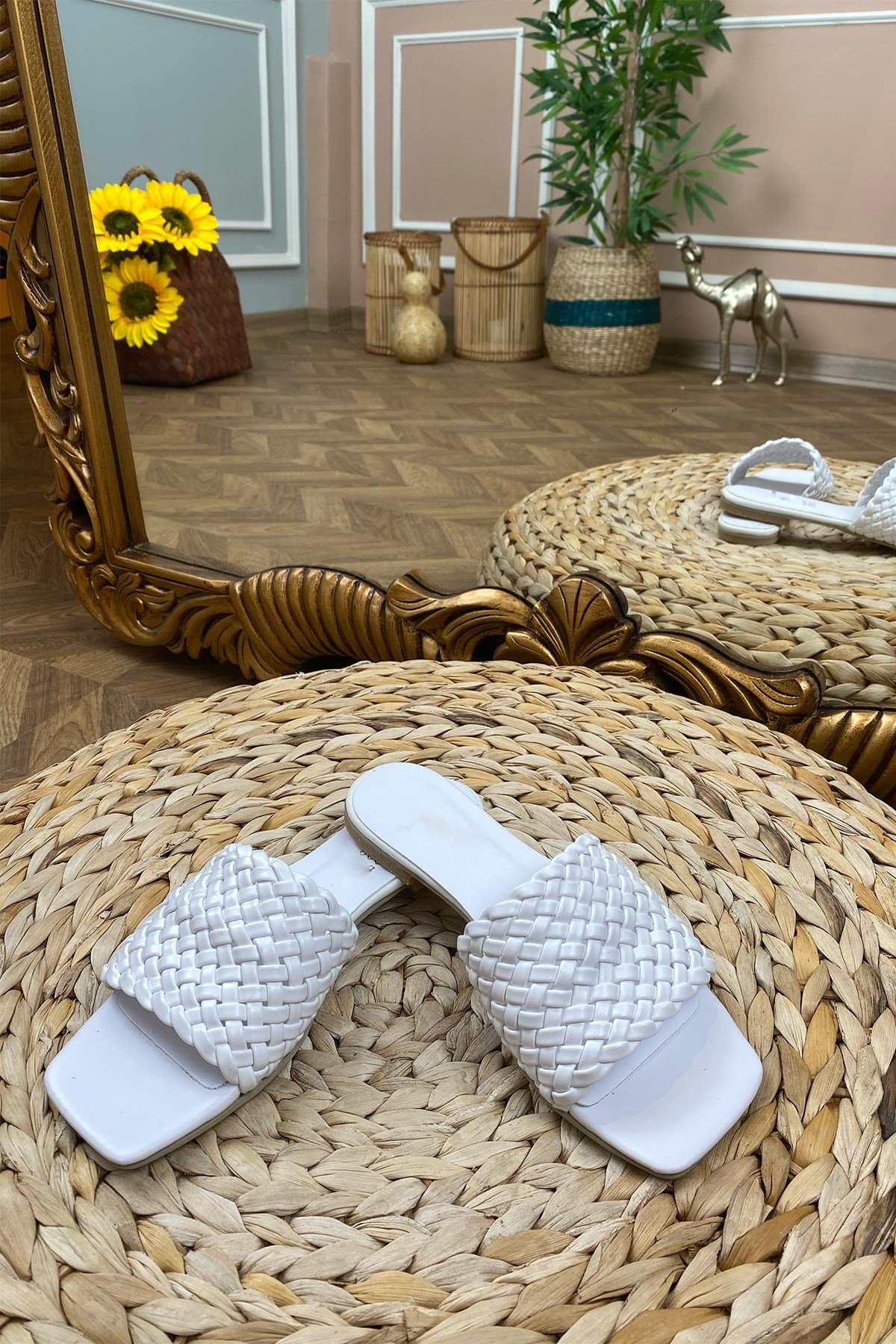 Beyaz Junda Örgü Terlik