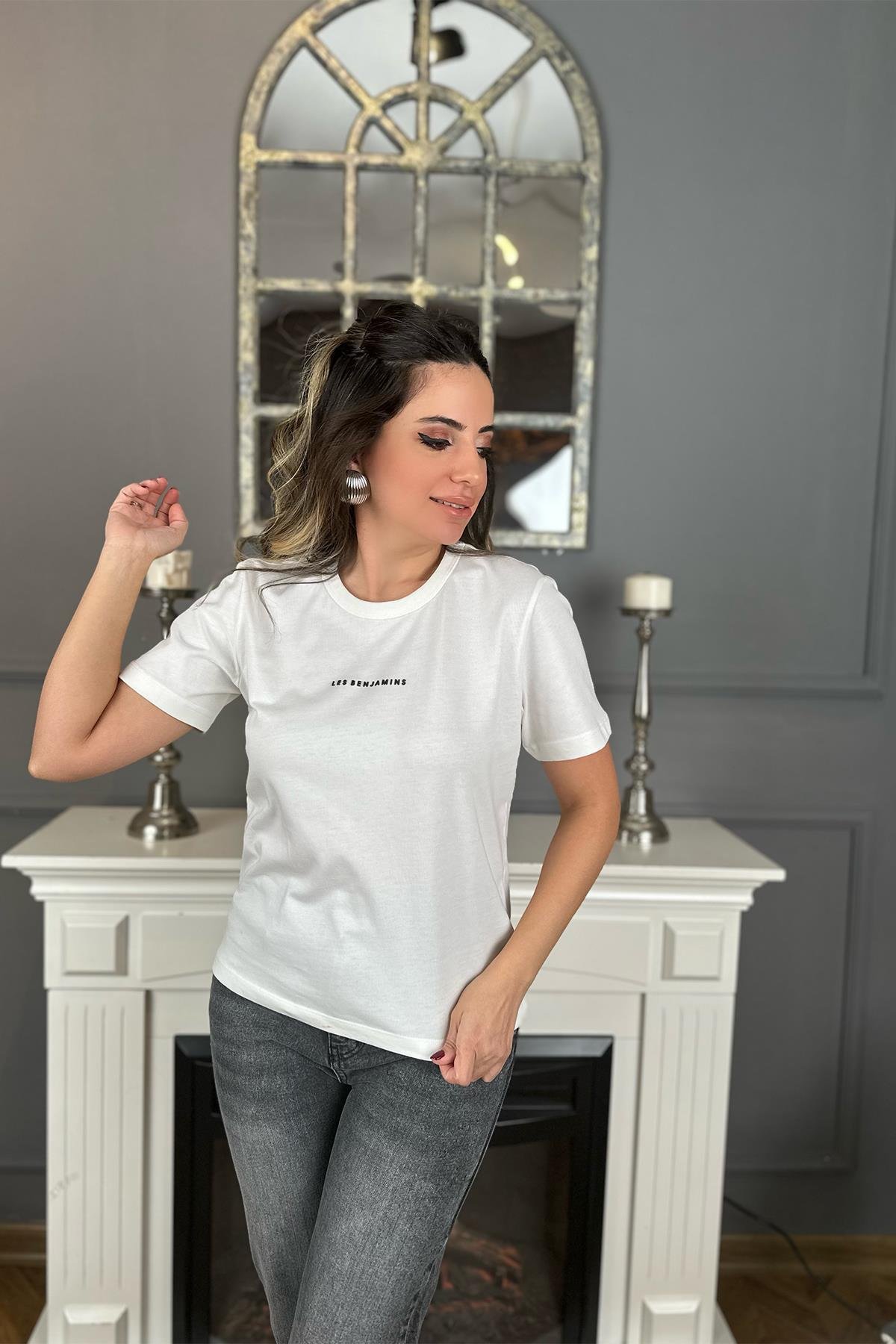 Beyaz Kabartma Baskılı Tshirt