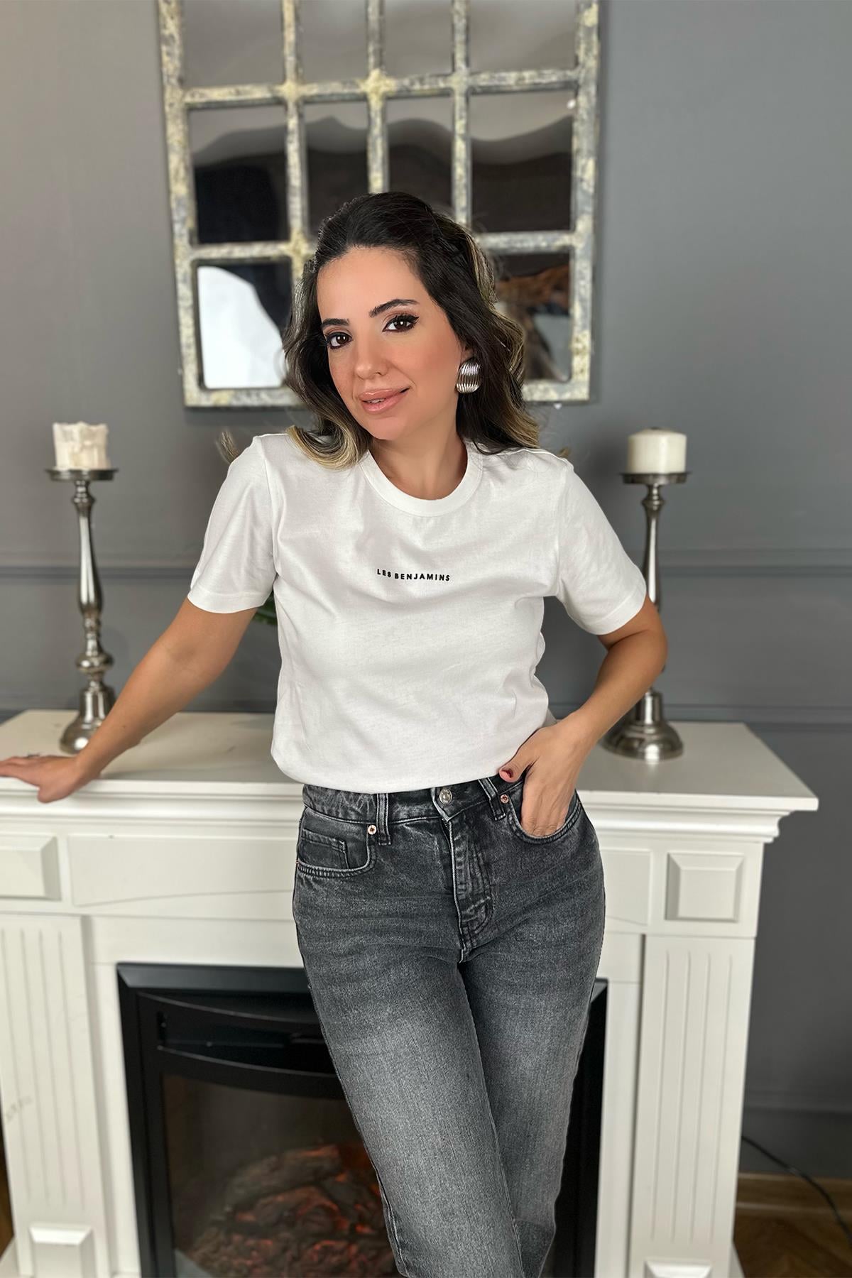 Beyaz Kabartma Baskılı Tshirt