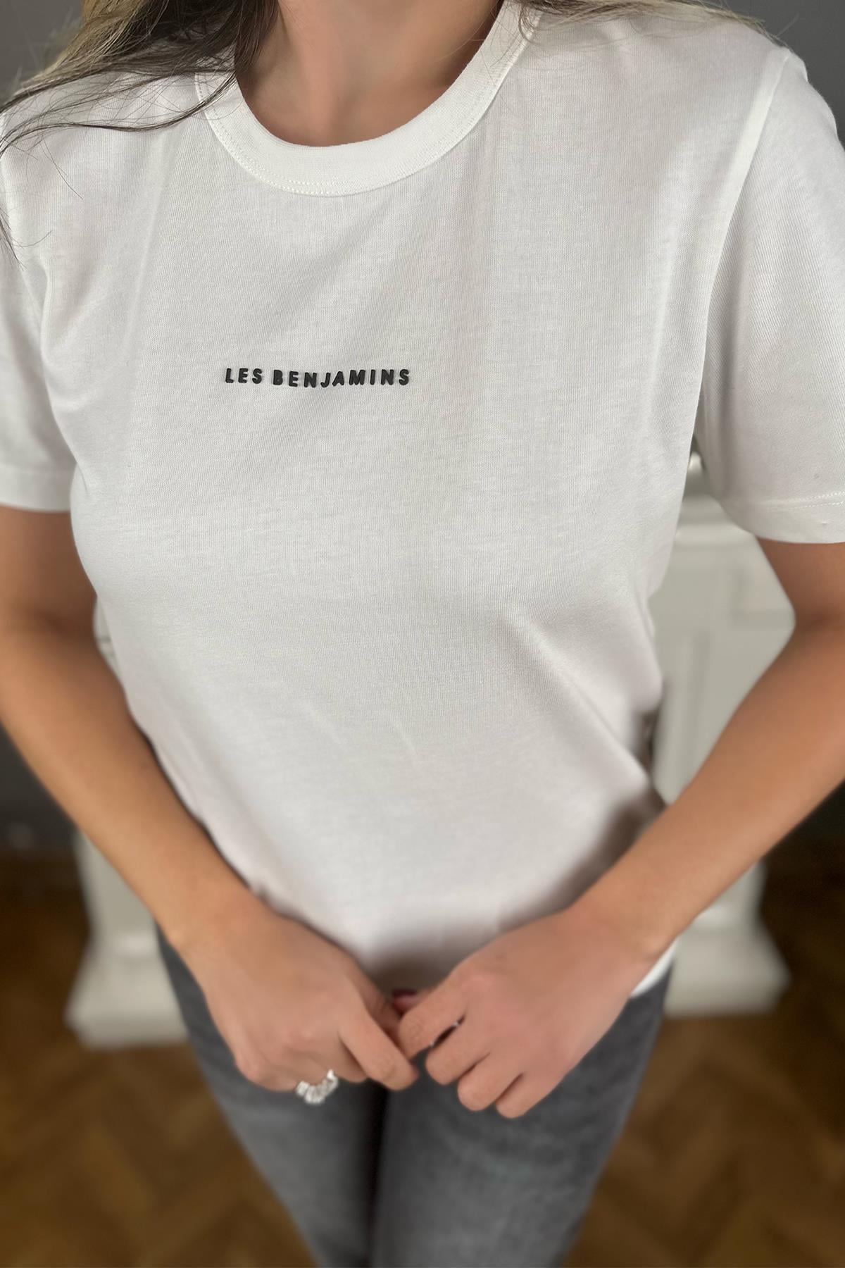 Beyaz Kabartma Baskılı Tshirt