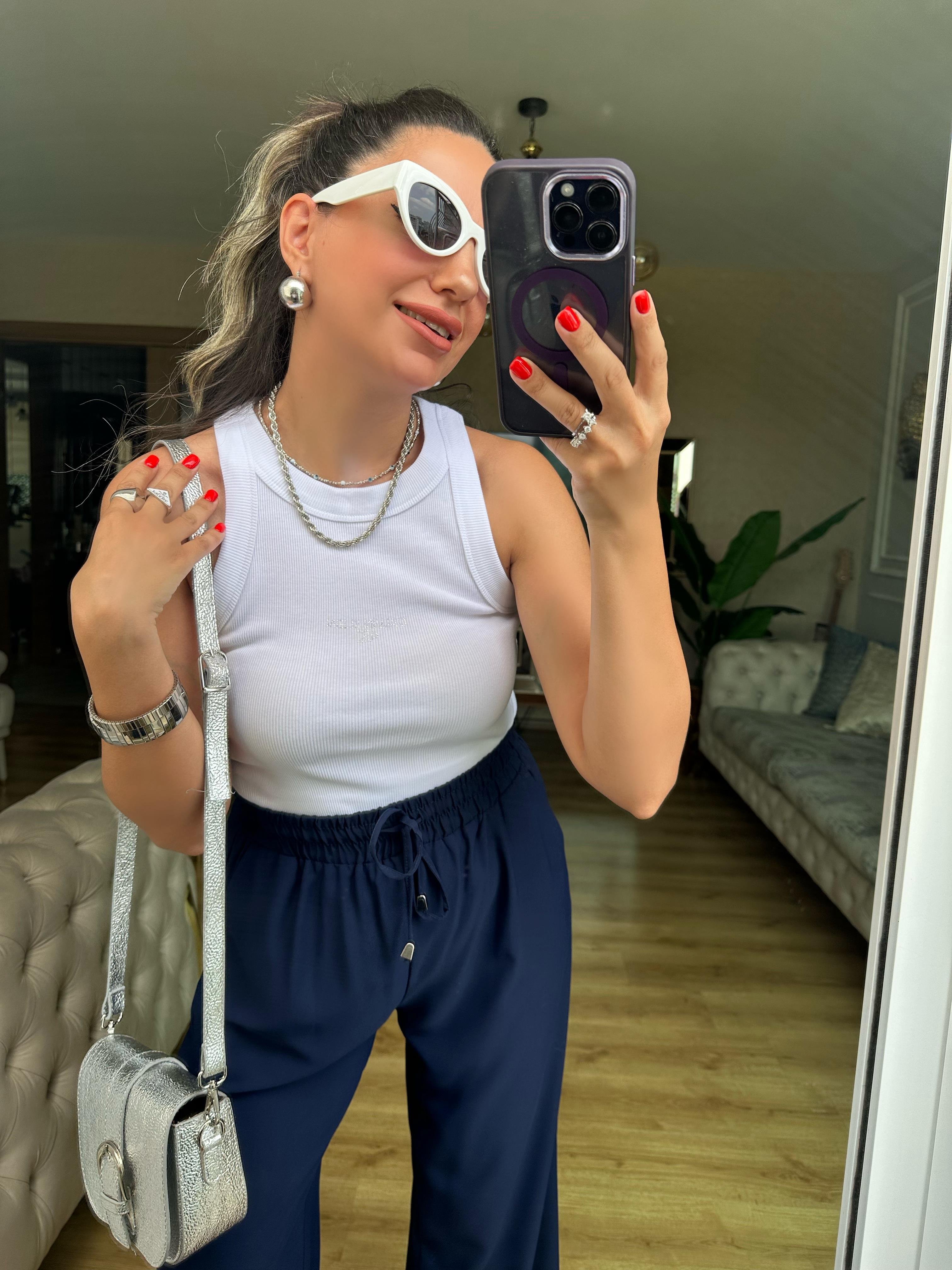 Beyaz Kalın Askılı Ck Atlet Bluz