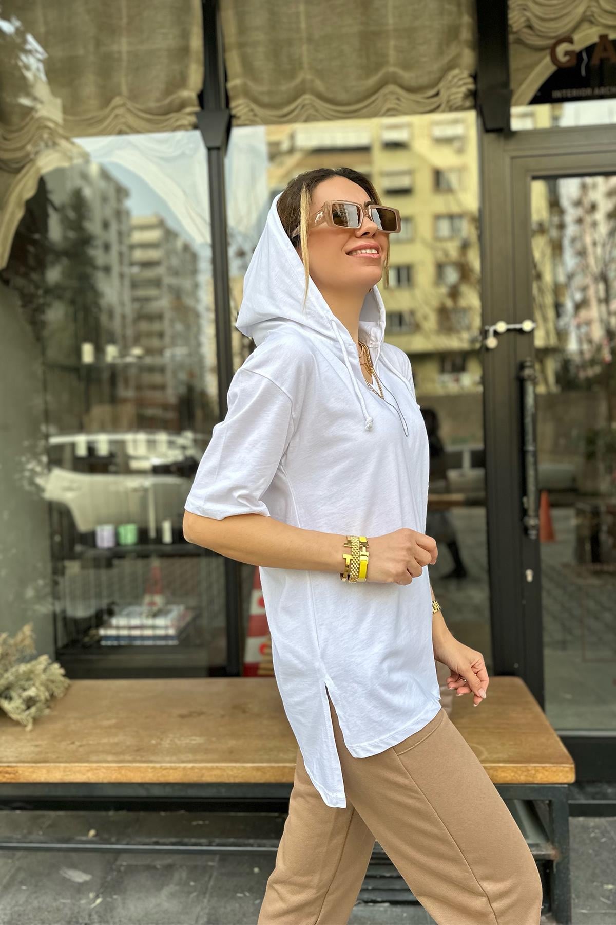 Beyaz Kapşonlu  Tshirt