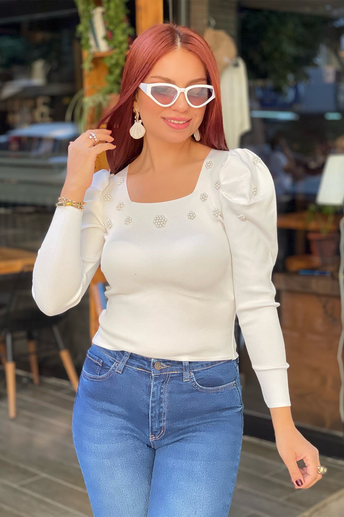 Beyaz Kare Yaka İncili Triko Bluz