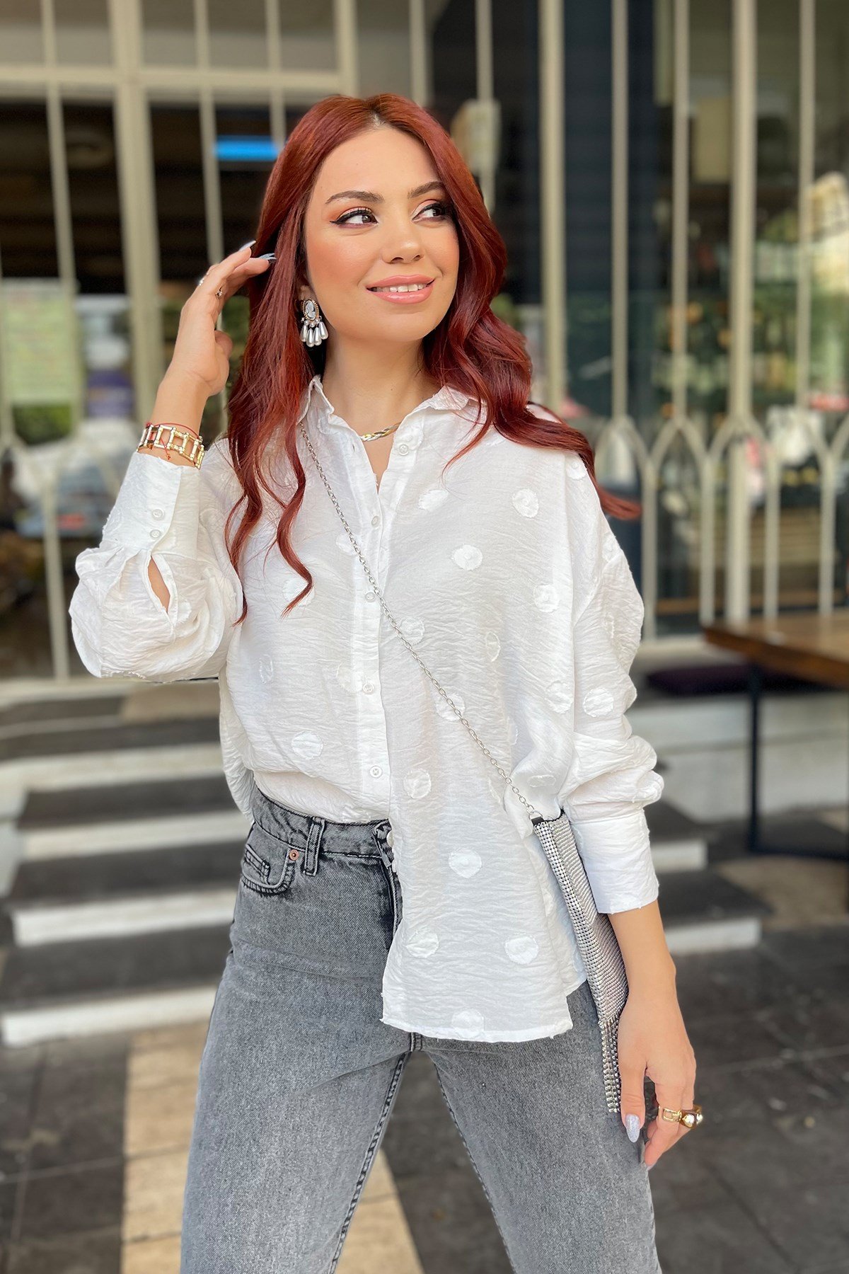 Beyaz Kendinden Desenli Gömlek