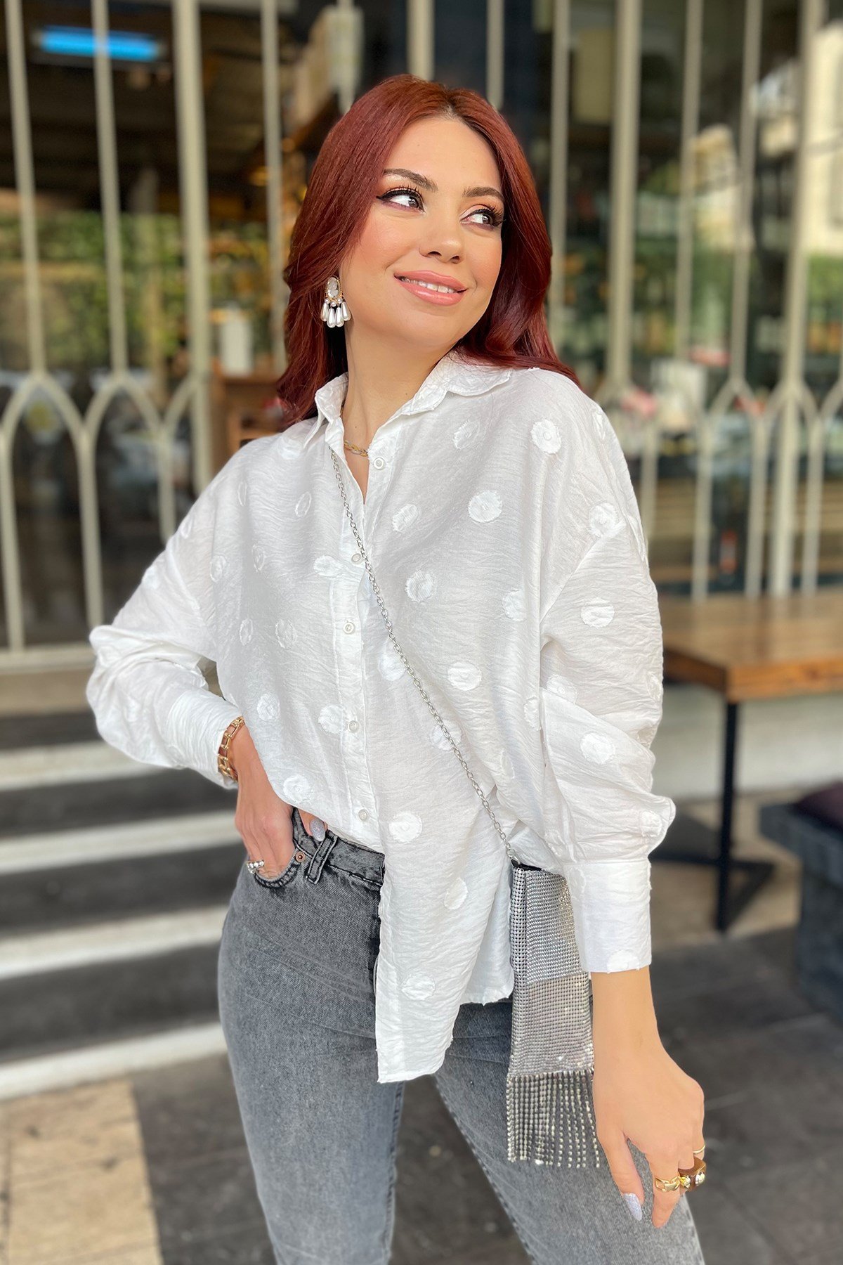 Beyaz Kendinden Desenli Gömlek