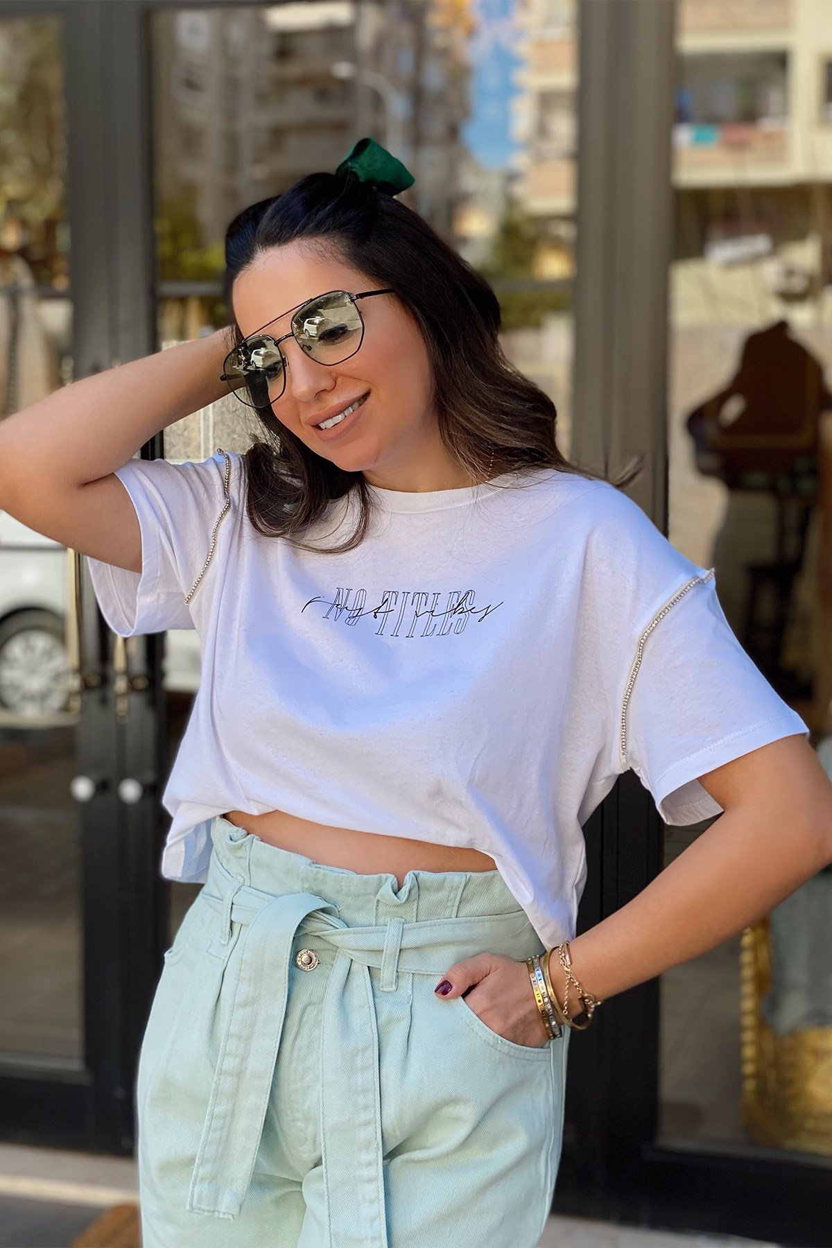 Beyaz Kolları Taşlı Tshirt