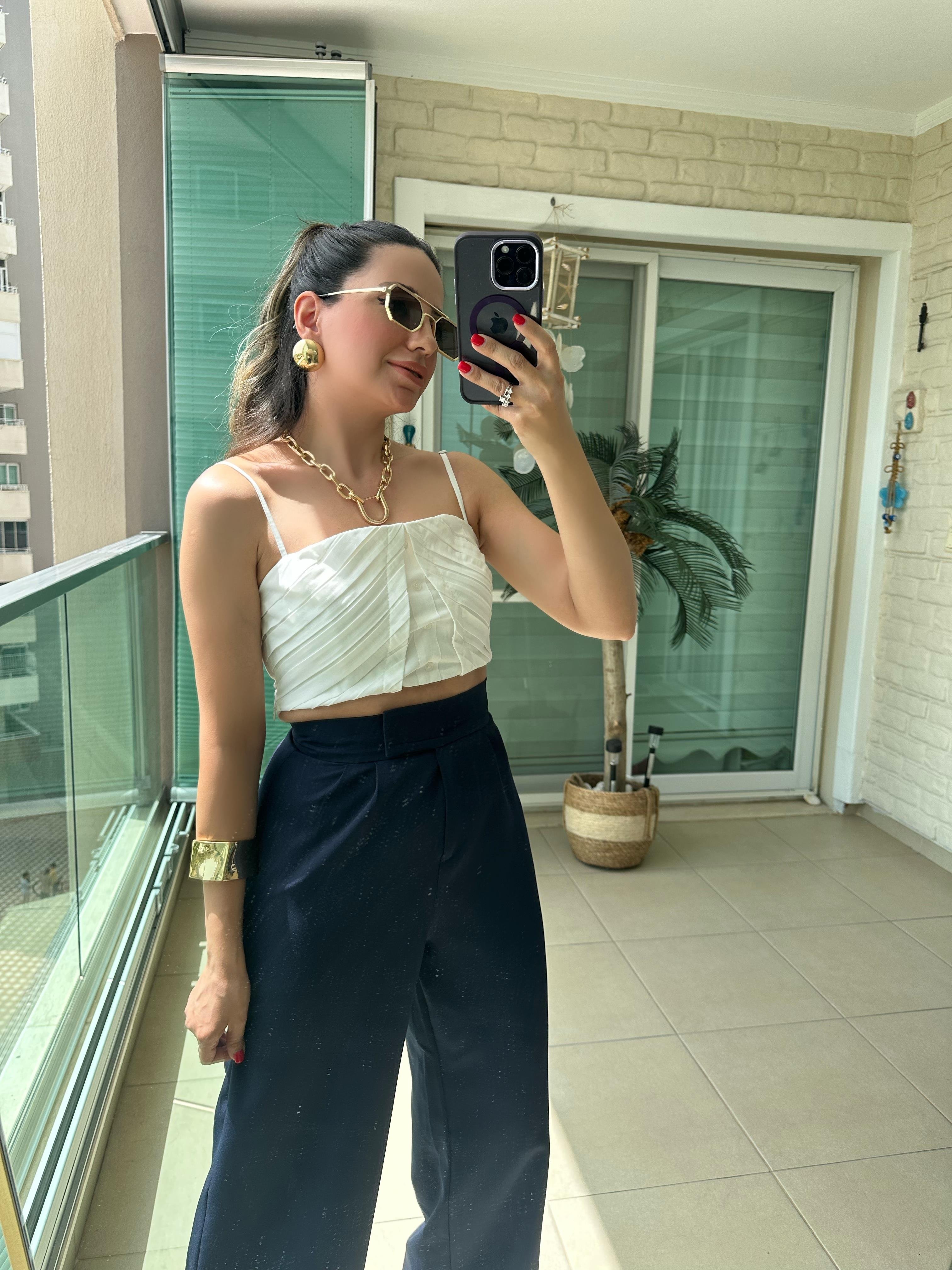 Beyaz Önden Düğmeli Askılı Crop Bluz