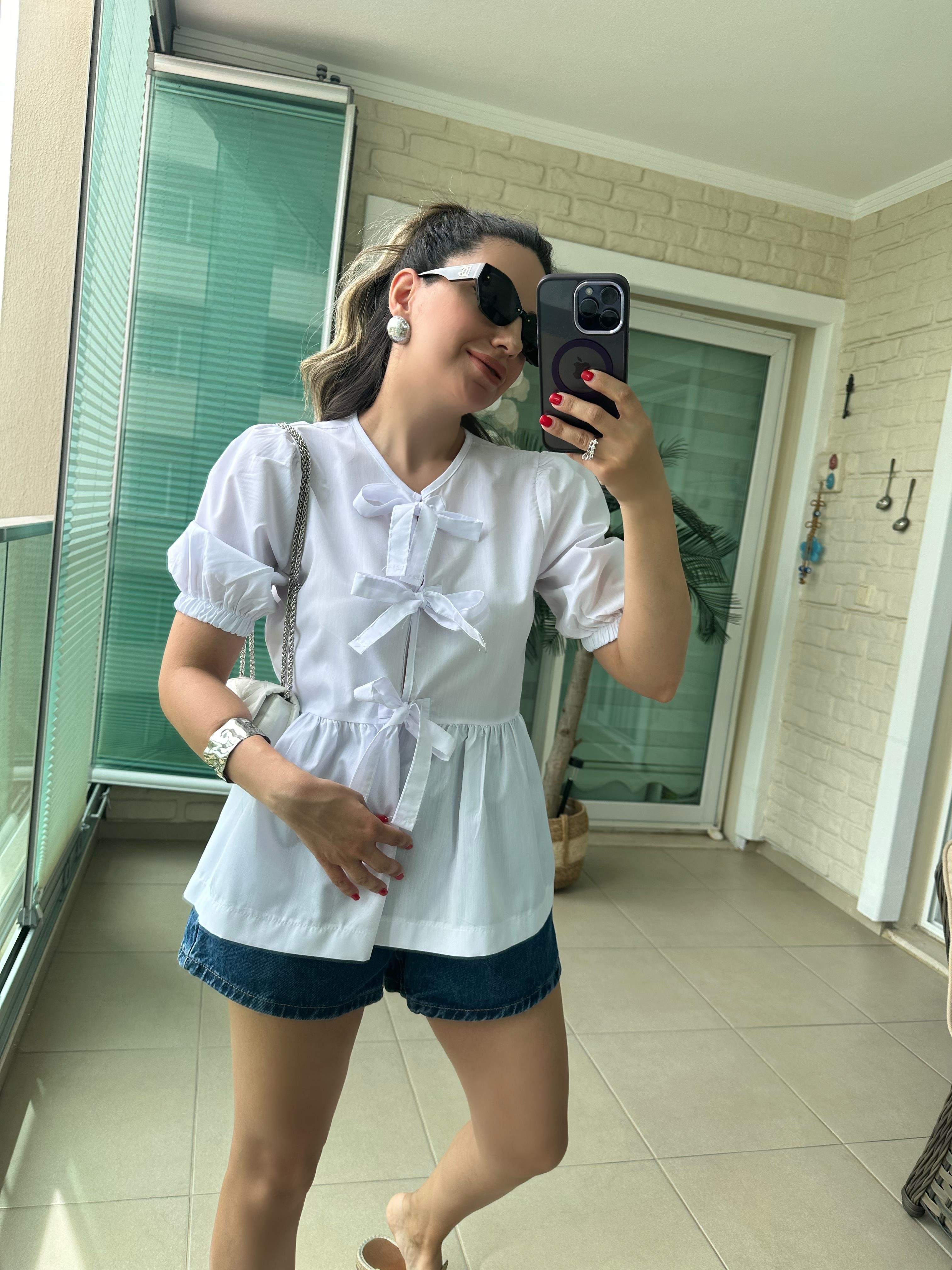 Beyaz Önü Bağcıklı Gömlek Bluz