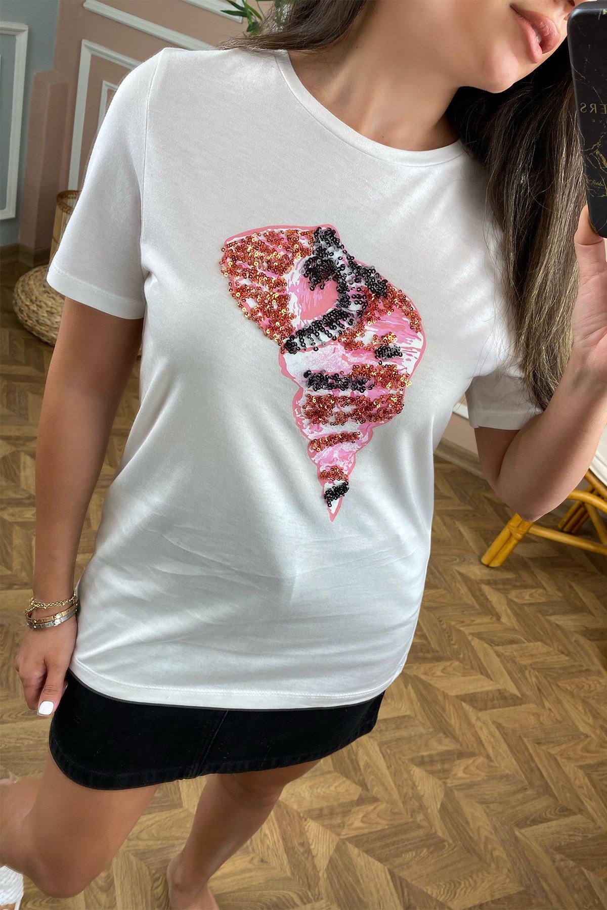 Beyaz Önü Payet Detay Tshirt