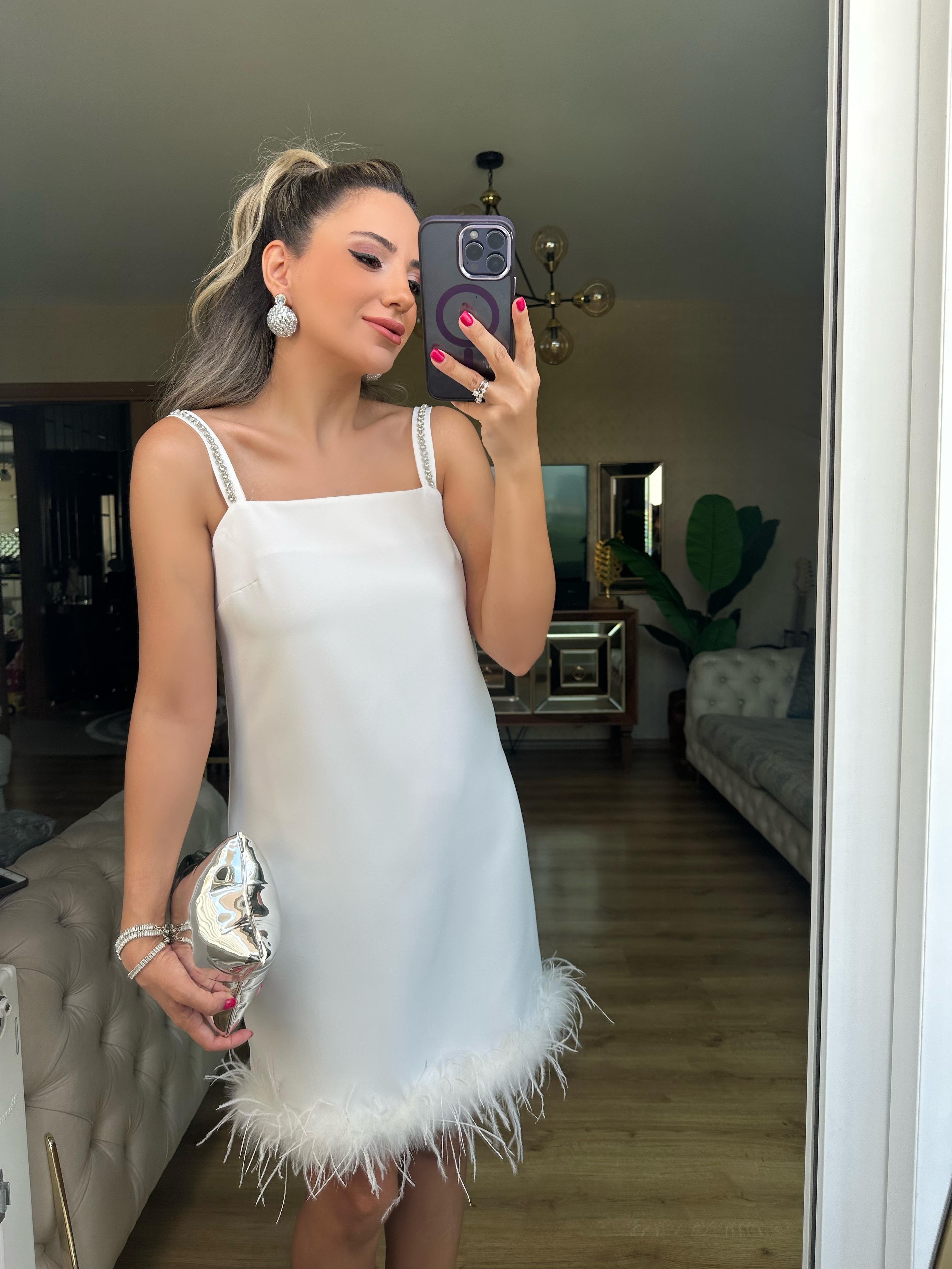 Beyaz Otrişli Askısı Taşlı Elbise