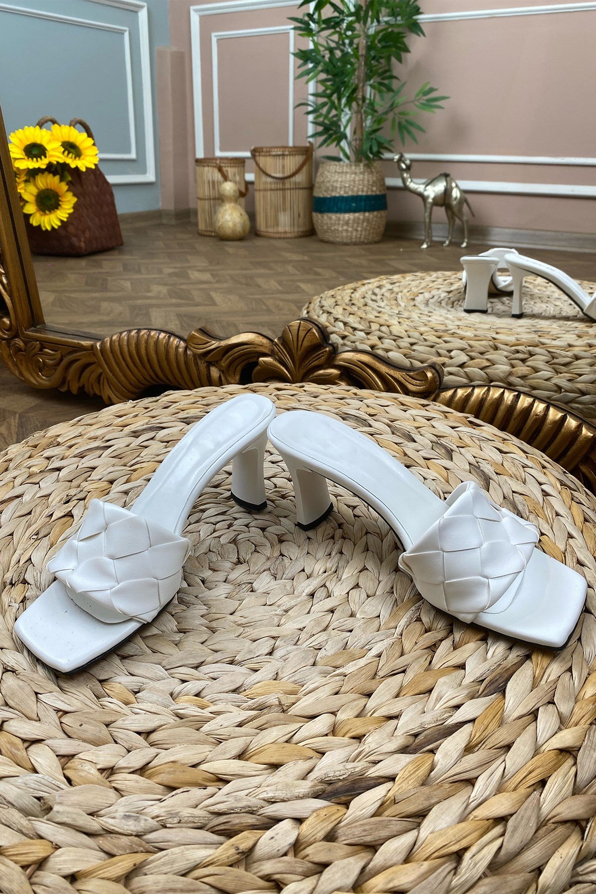 Beyaz Rosa Topuklu Terlik