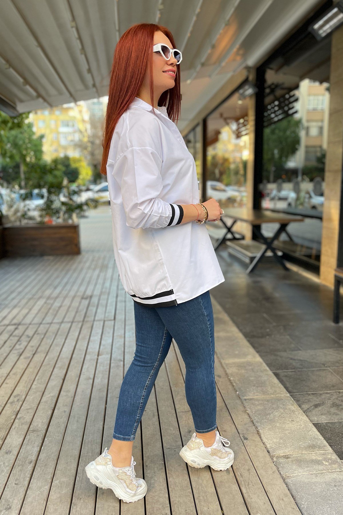 Beyaz Şerit Detaylı  Gömlek