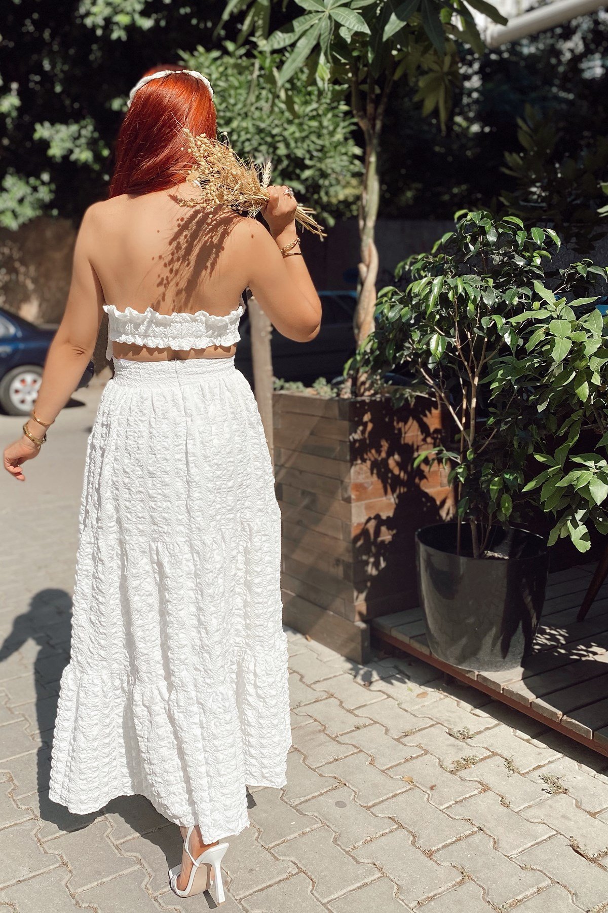 Beyaz Sırt Dekolteli Uzun Elbise