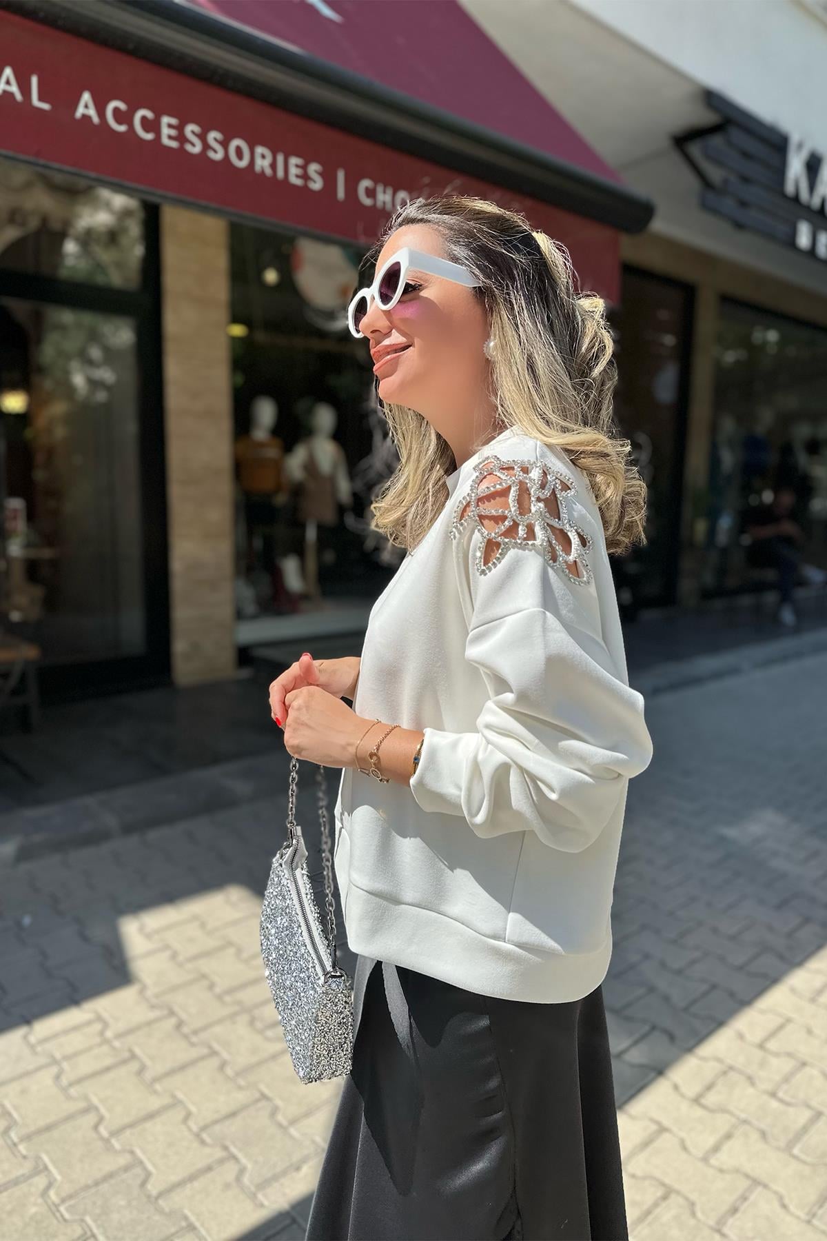 Beyaz Taş İşlemeli Sweatshirt