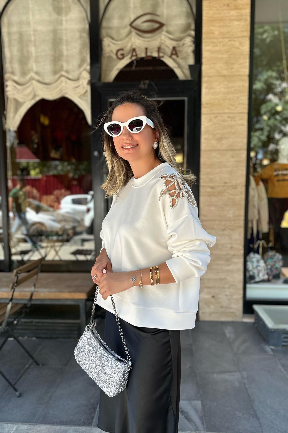 Beyaz Taş İşlemeli Sweatshirt
