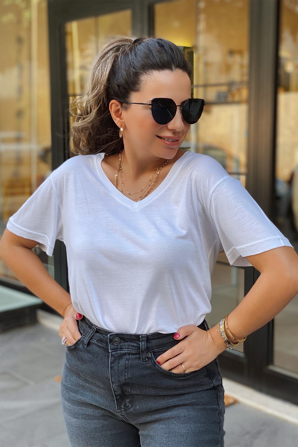 Beyaz V Yaka Basic Tshirt