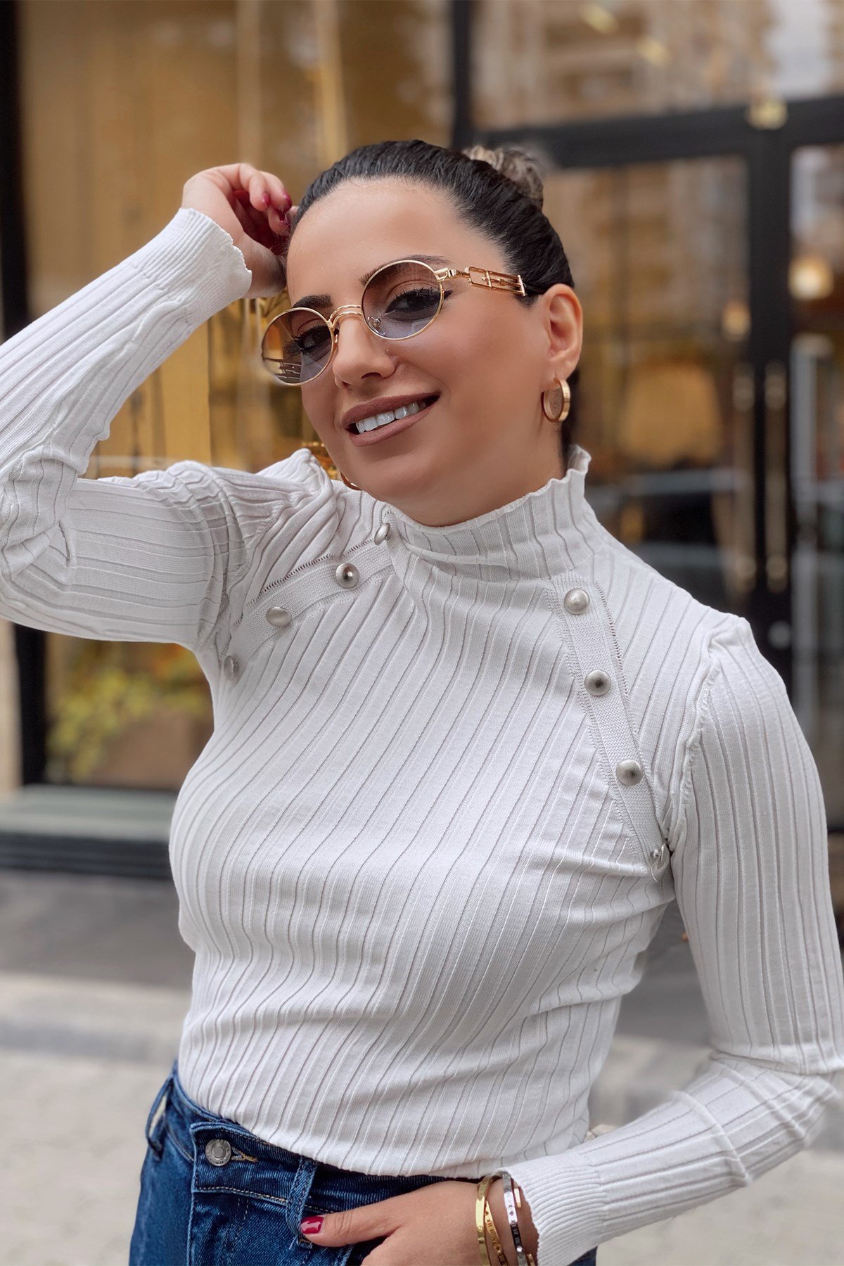 Beyaz Yakası Düğmeli Fitilli Triko Bluz