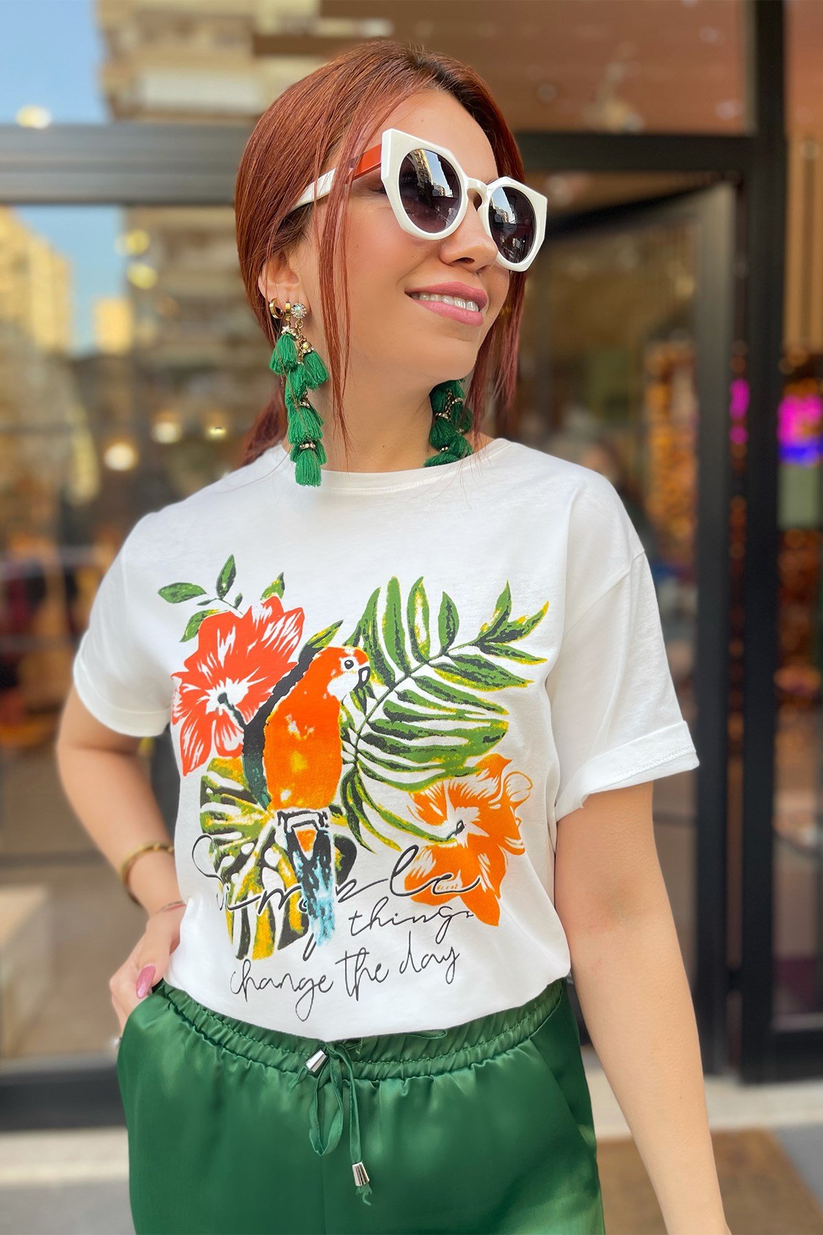 Çiçek Baskılı Beyaz Tshirt