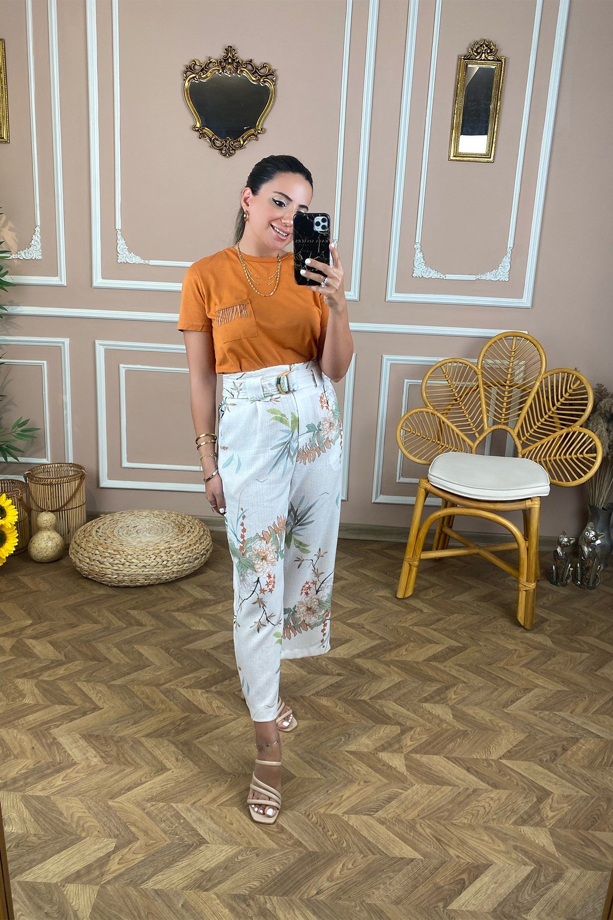 Çiçek Desenli Kemerli Keten Pantolon