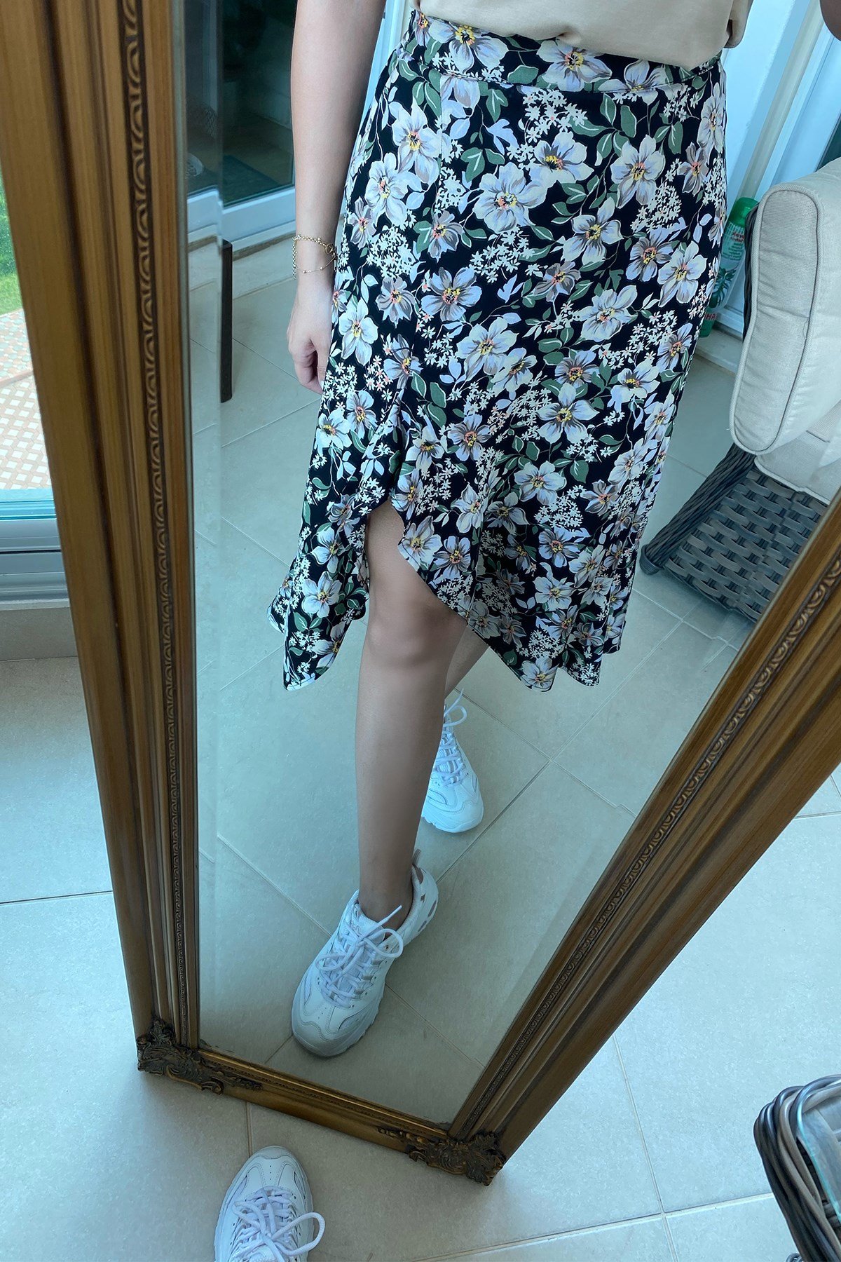 Çiçek Desenli Ön Yırtmaçlı Etek